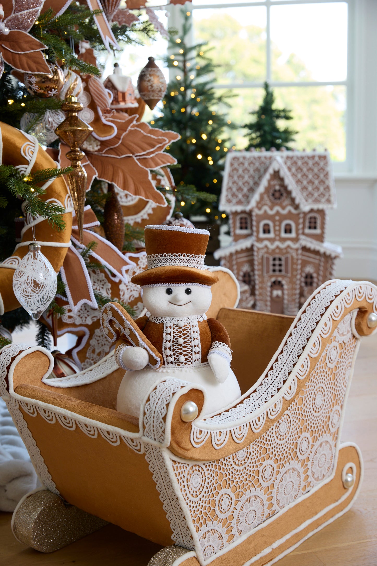 65 CM LACE GINGERBREAD SLEIGH