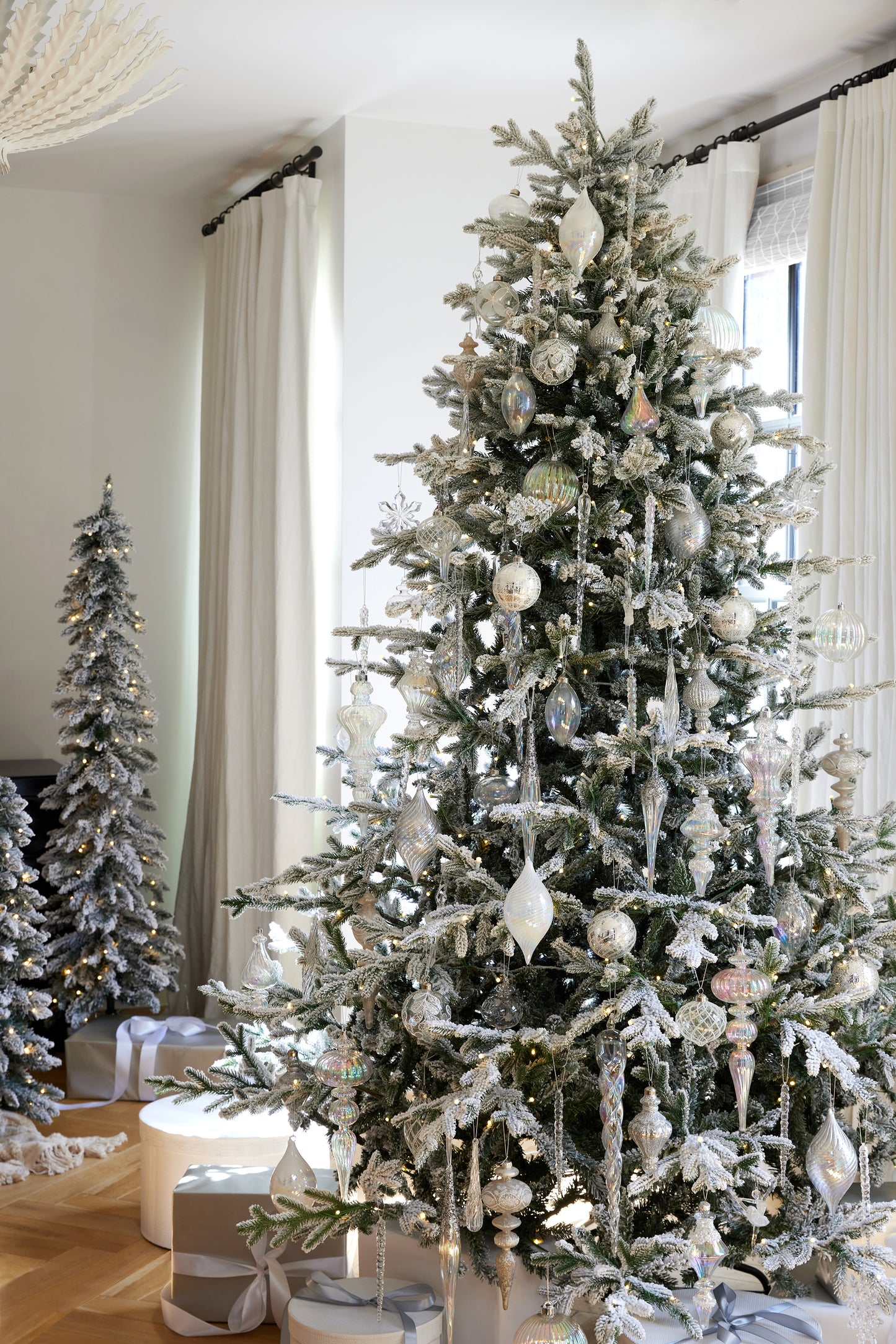 8 Ft Balsam Fir Snow Tree - 560 Led