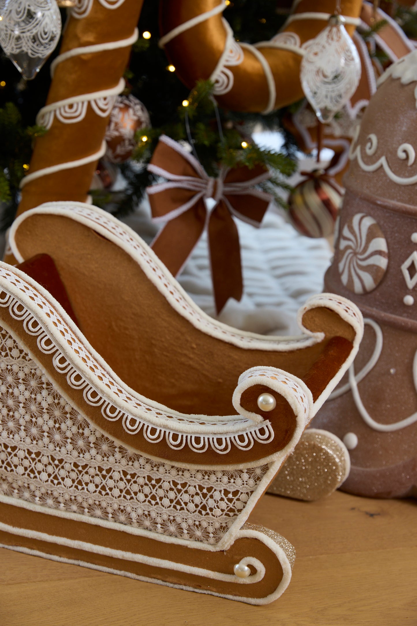 46 CM LACE GINGERBREAD SLEIGH