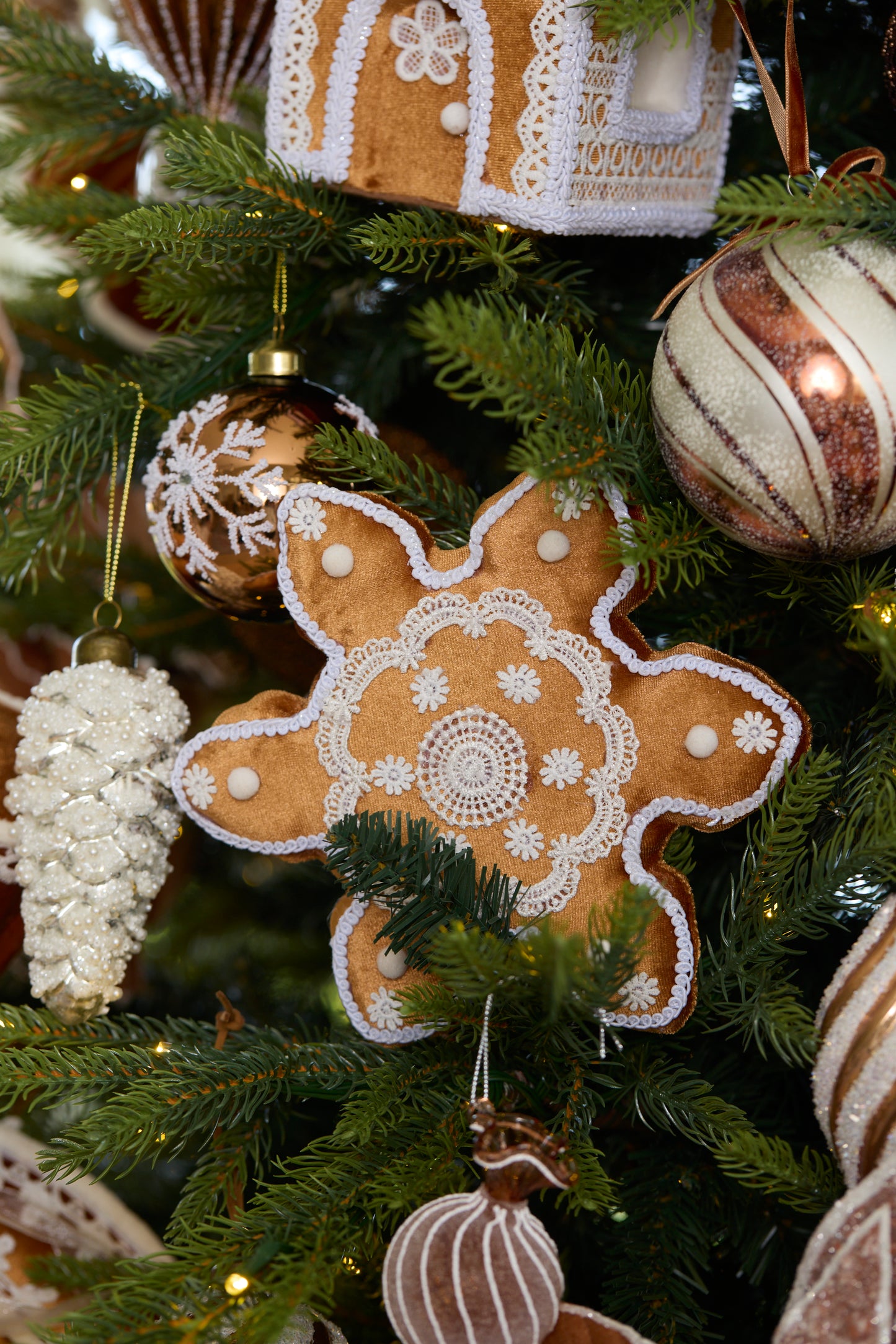 LACE GINGERBREAD SNOWFLAKE ORNAMENT
