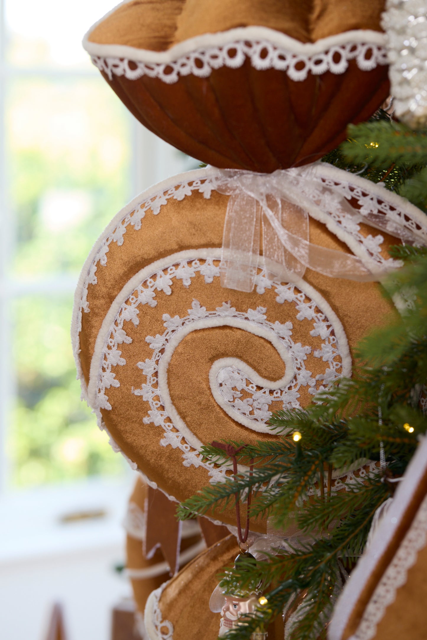 LARGE LACE GINGERBREAD LOLLY PICK