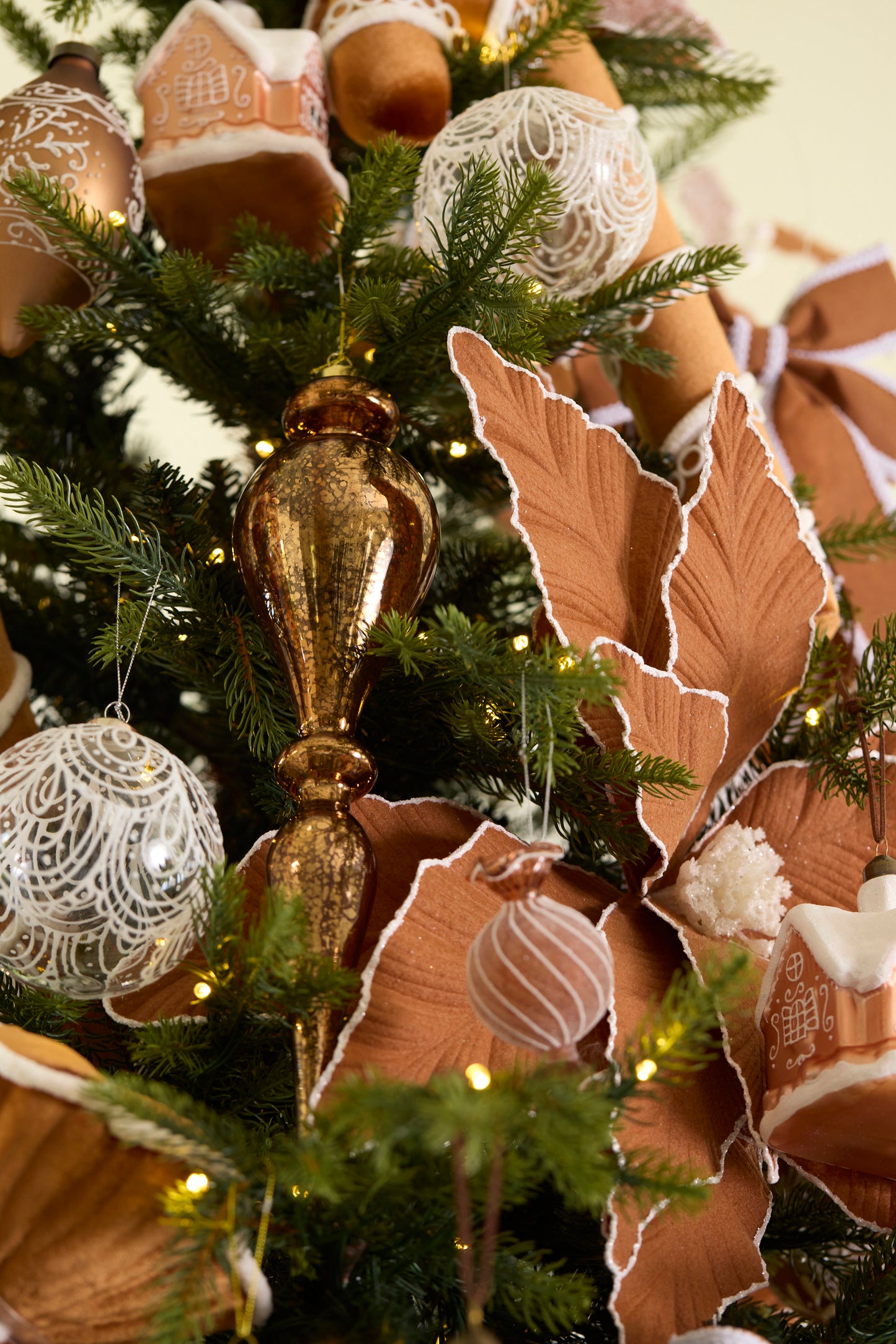 LUXE GINGERBREAD POINSETTIA