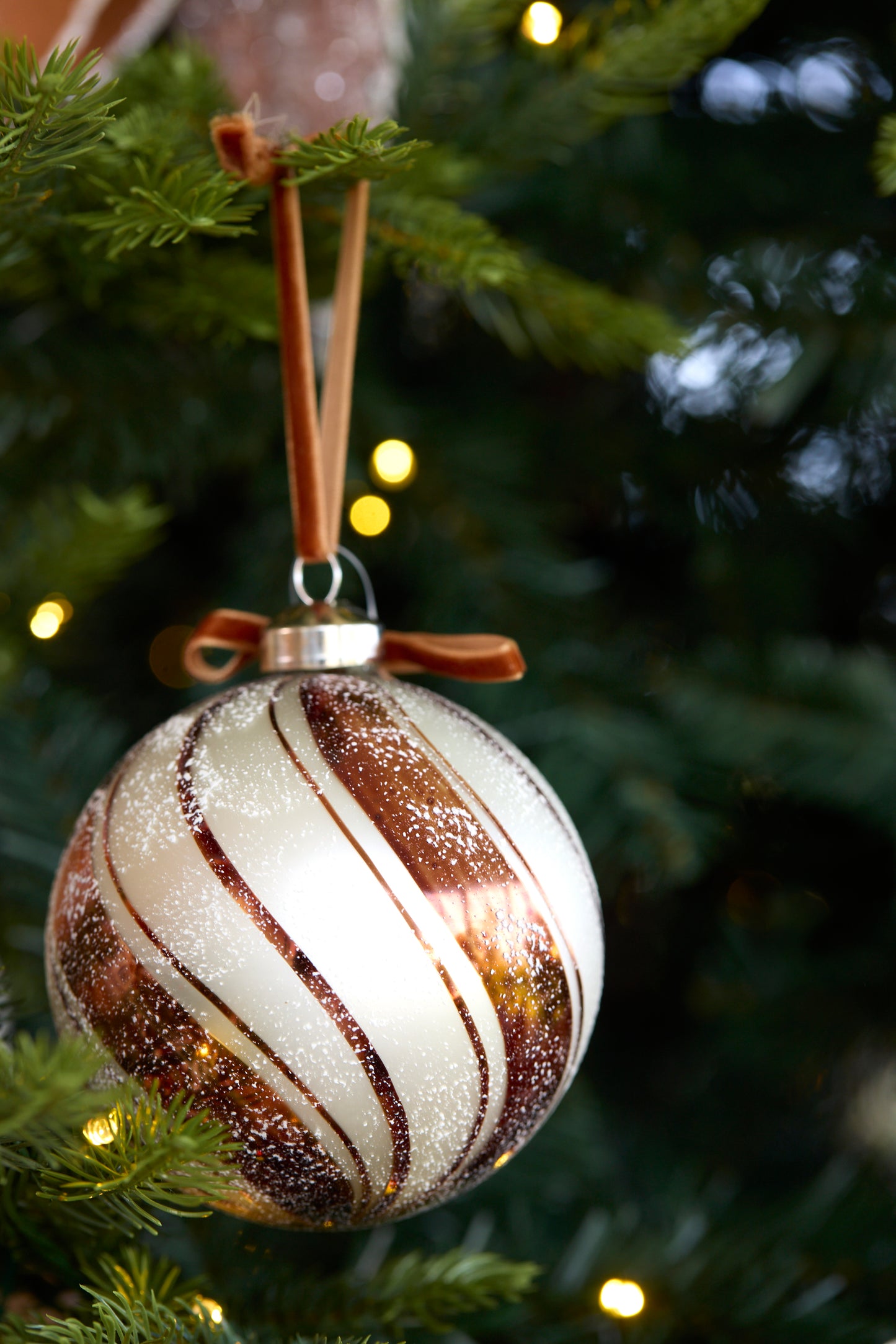GINGERBREAD SWIRL BAUBLE