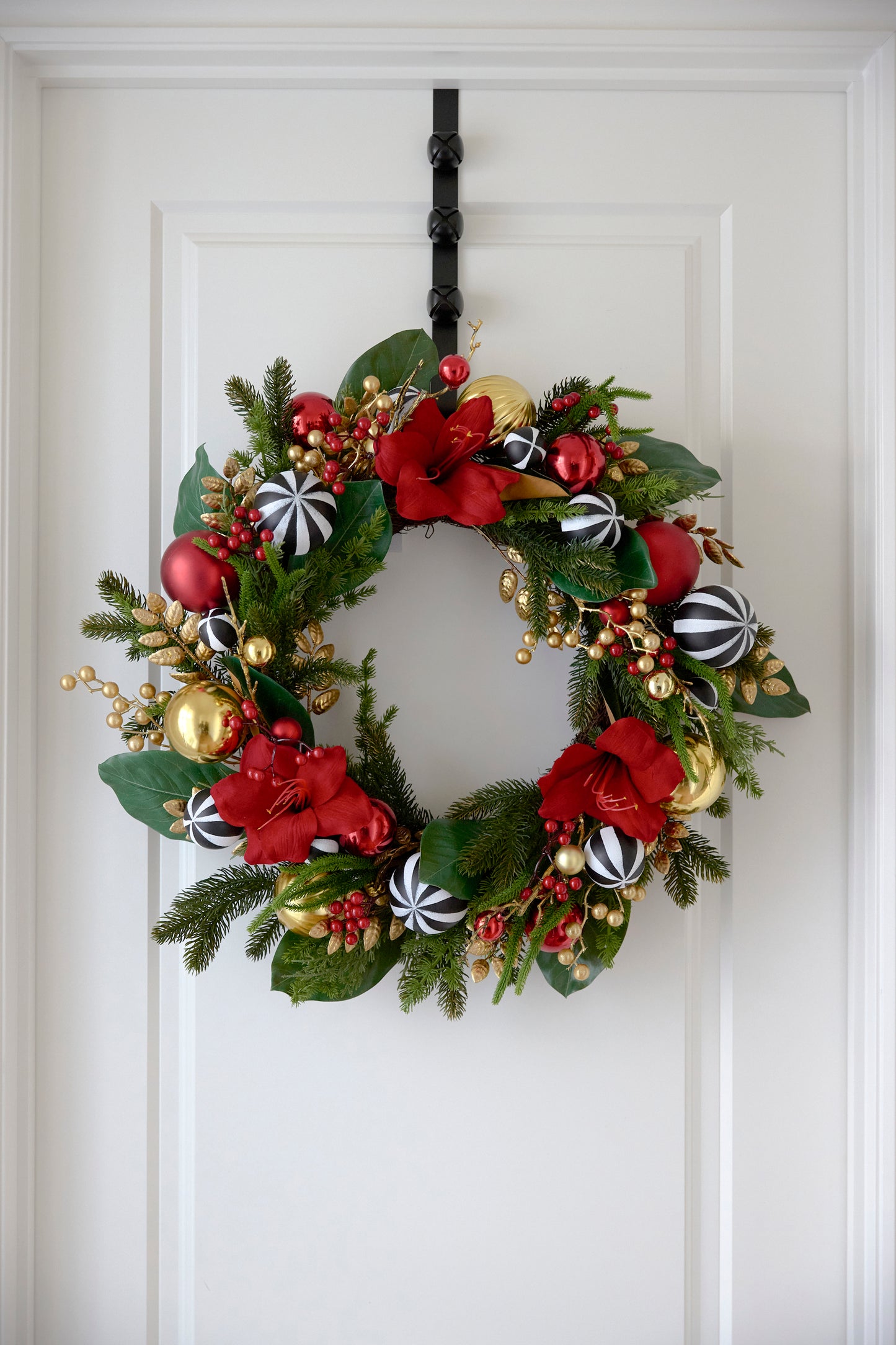 61 CM AMARYLLIS BAUBLE WREATH