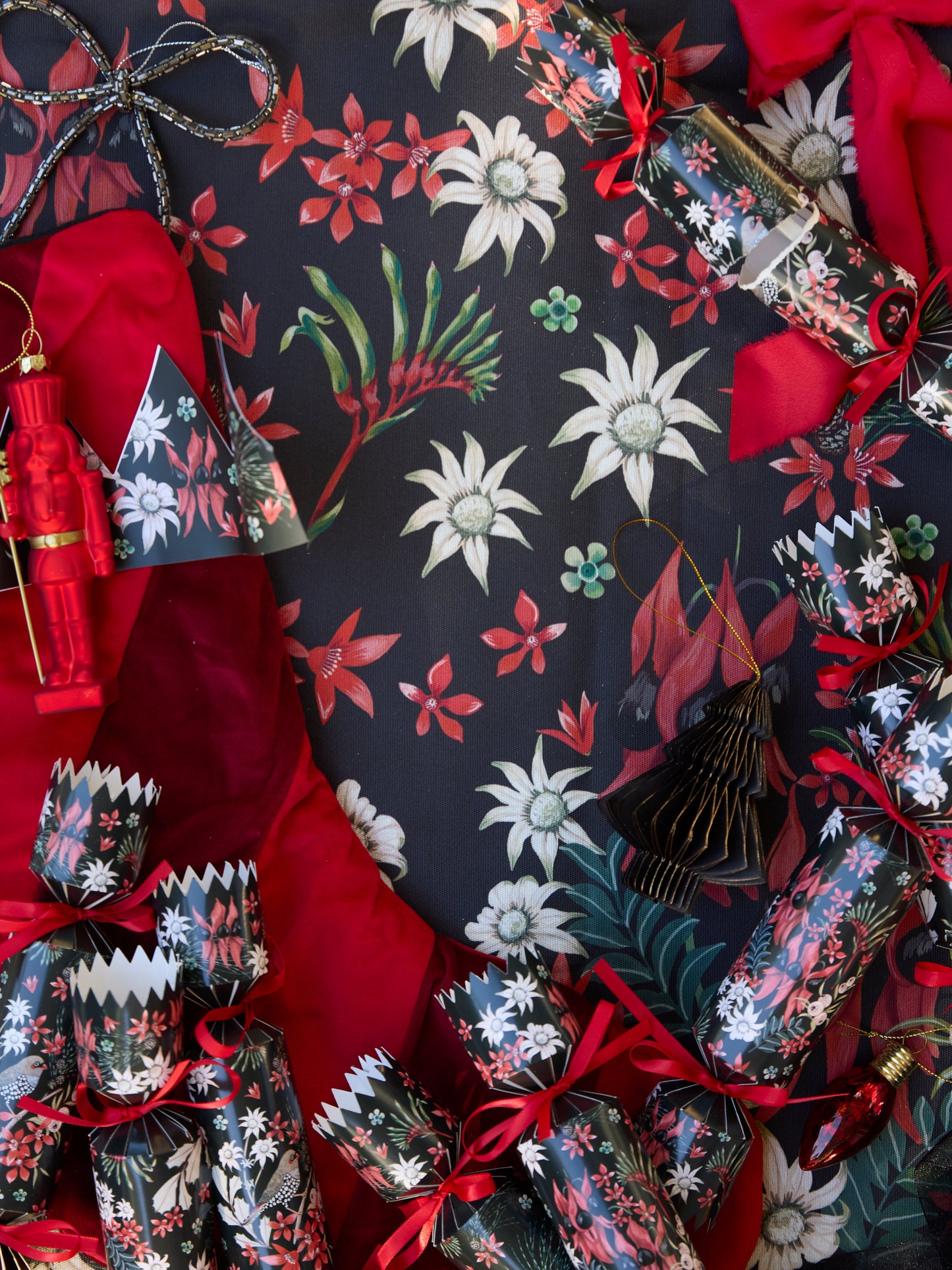 MERRY FLORA COTTON TABLE RUNNER