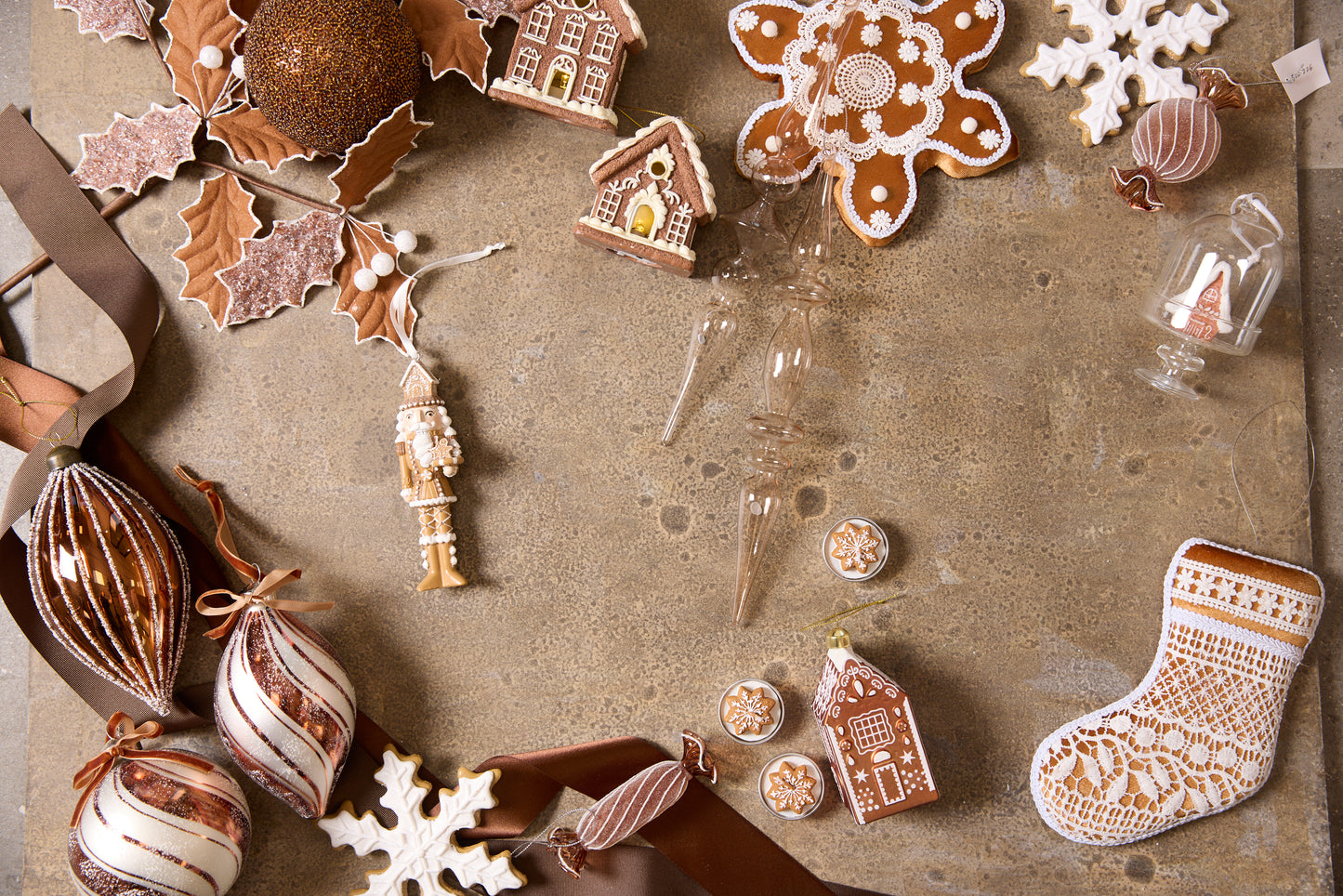 GINGERBREAD HOLLY SPRAY