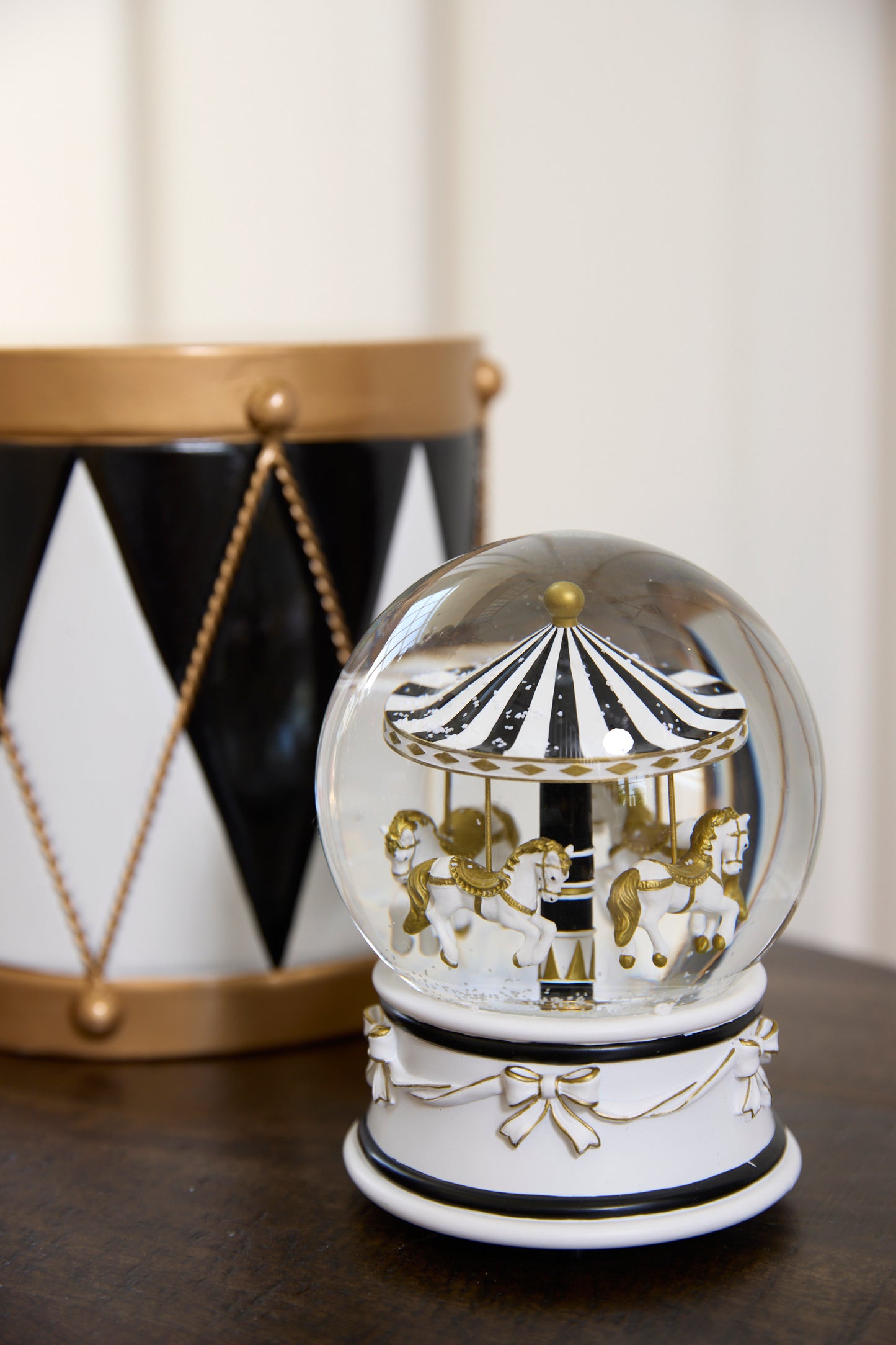 12 CM MUSICAL GOLD AND WHITE MERRY-GO-ROUND SNOW GLOBE