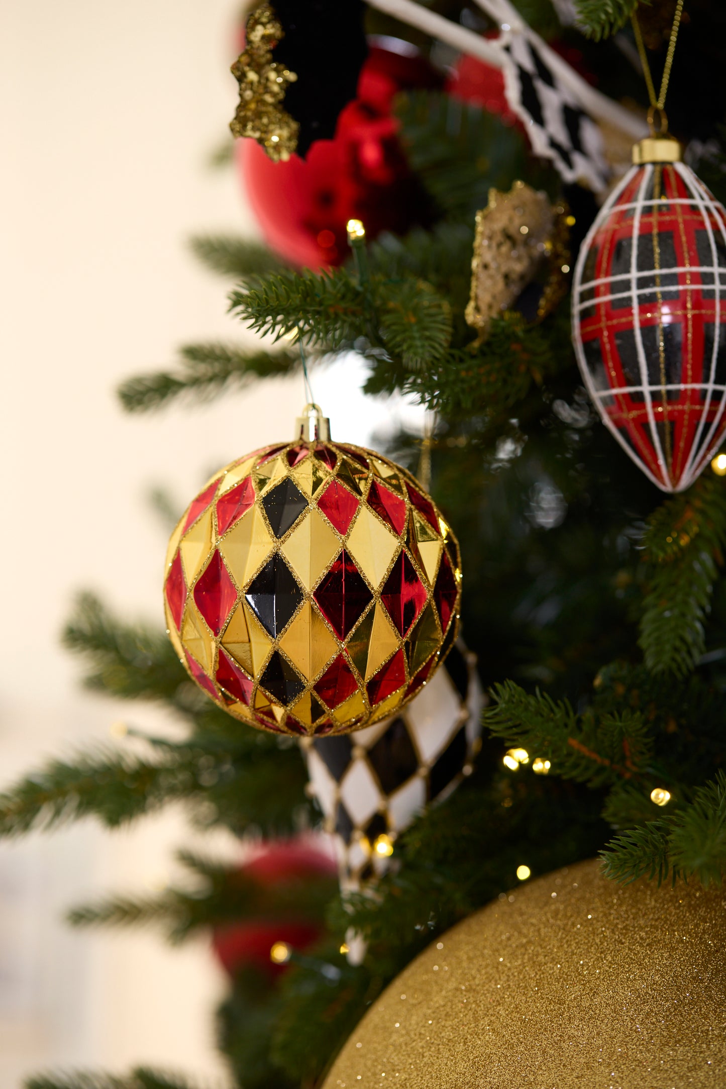 HIGH SHINE GOLD AND BLACK TRADITIONAL HARLEQUIN