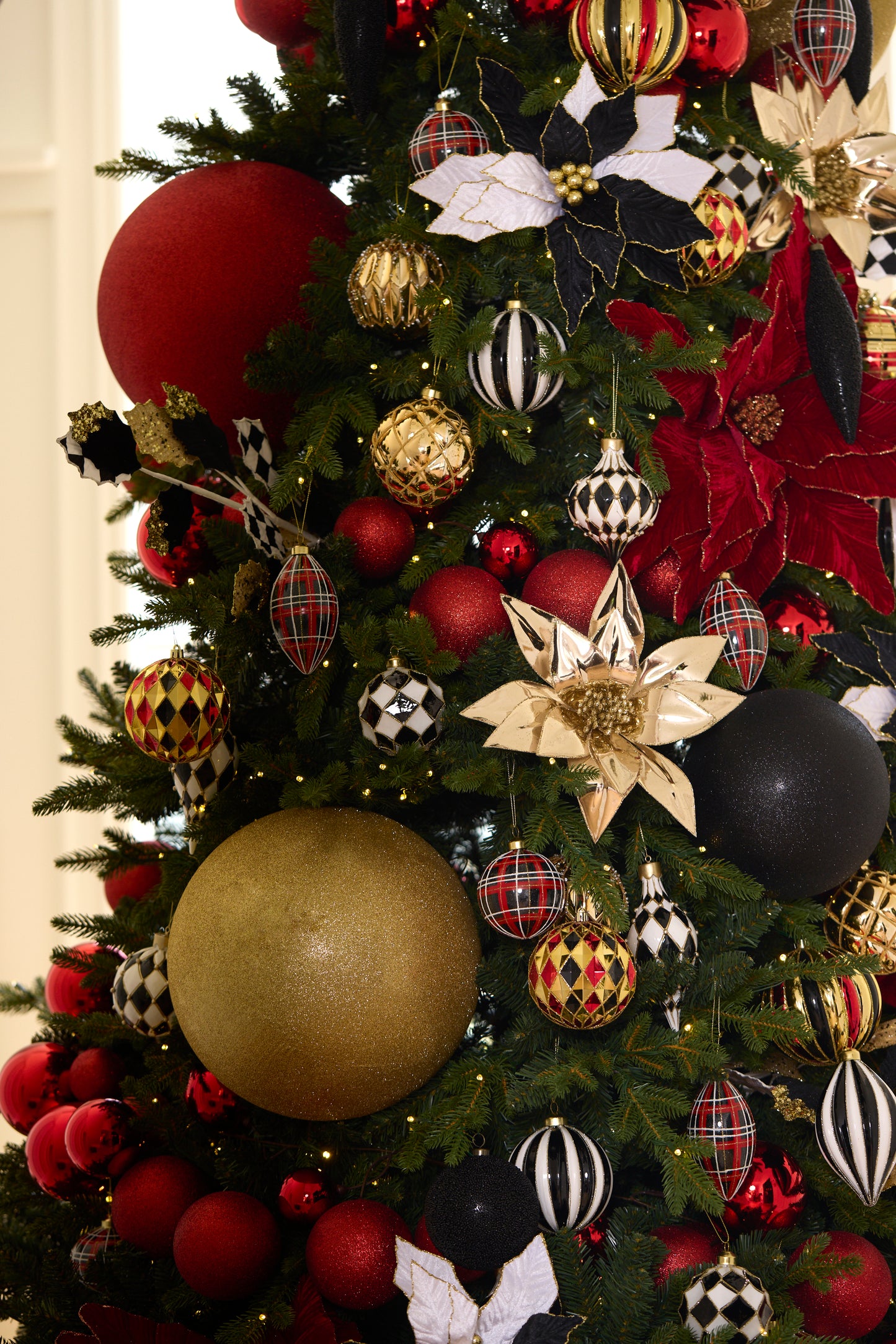 270CM RED BAUBLE GARLAND