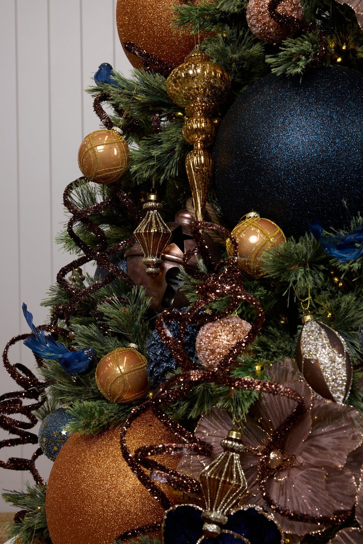 Midnight Ember Ornament Package - 5.5FT - 6FT