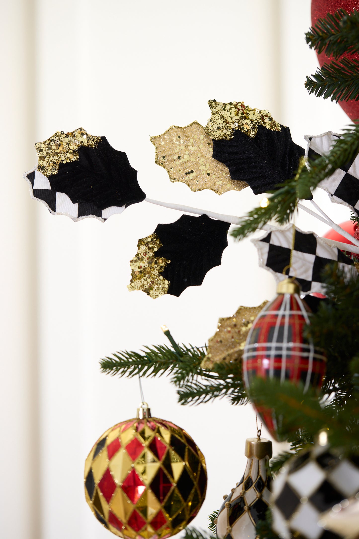 BLACK AND WHITE CHECK SPRAY