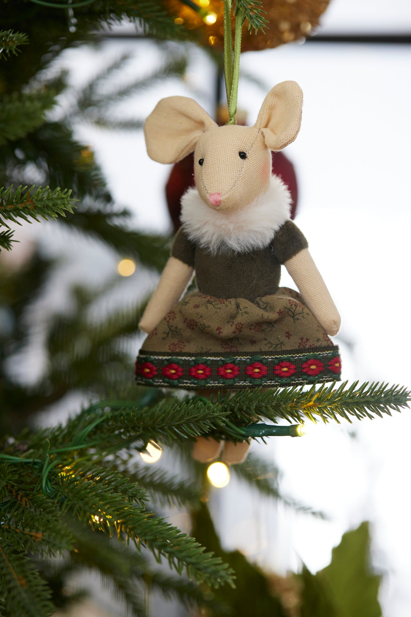 Gwendolyn Mouse Hanging