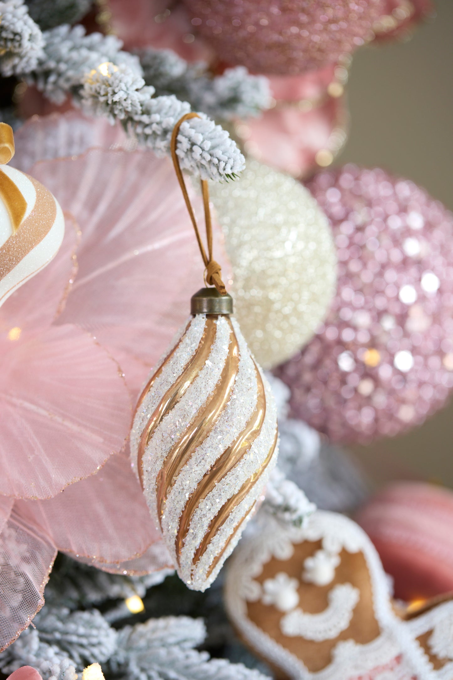 FROSTED GINGERBREAD SWIRL DROP BAUBLE