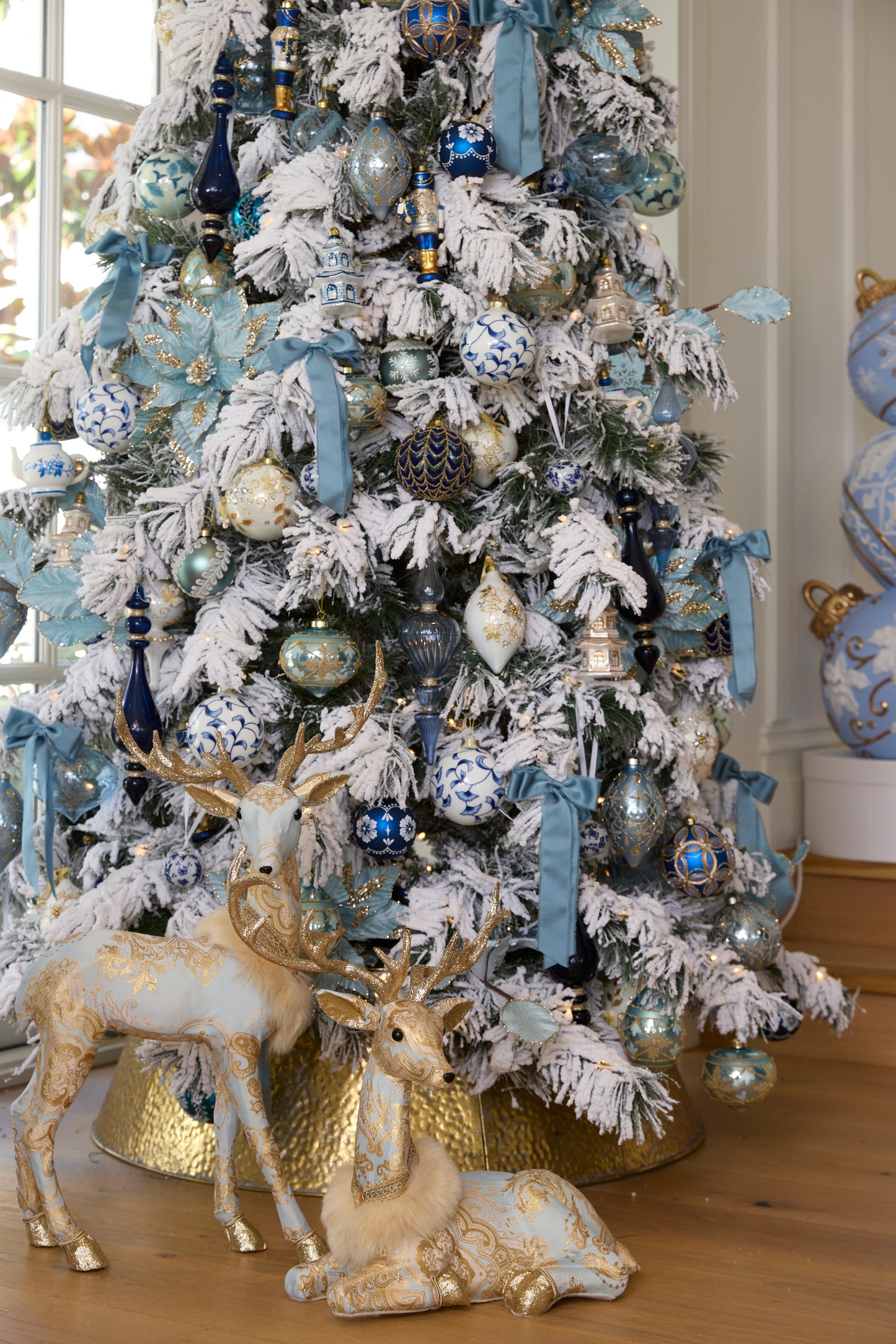 EXQUISITE BLUE JACQUARD STANDING REINDEER