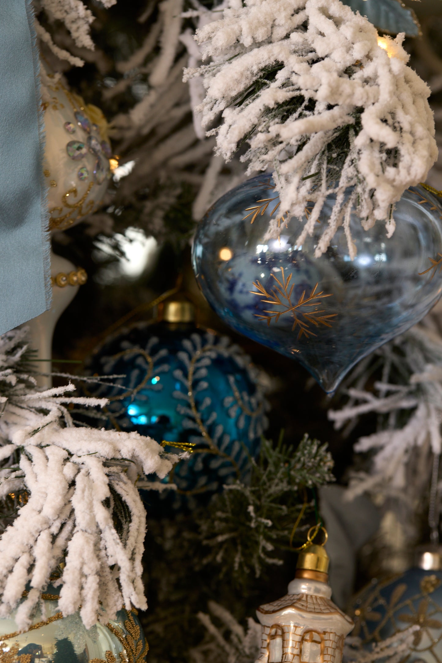 BLUE ETCHED SNOWFLAKE ONION BAUBLE