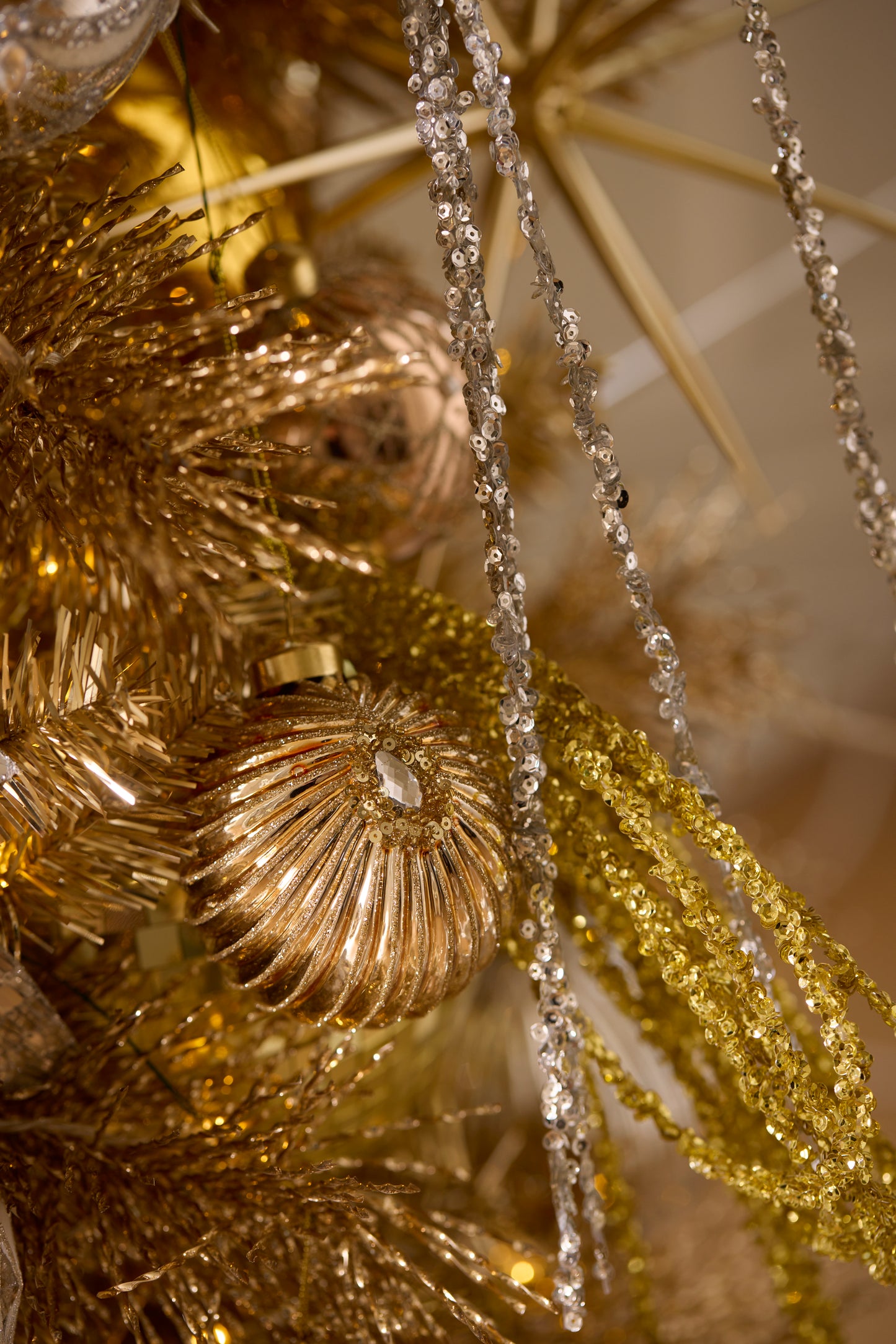 GOLD REGAL JEWEL BAUBLE