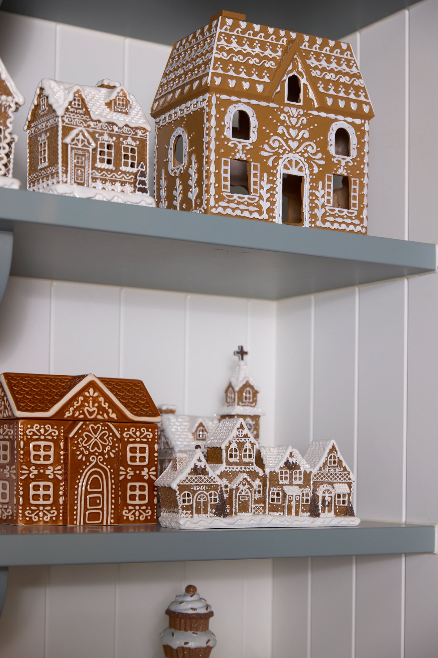 LED GINGERBREAD COTTAGE