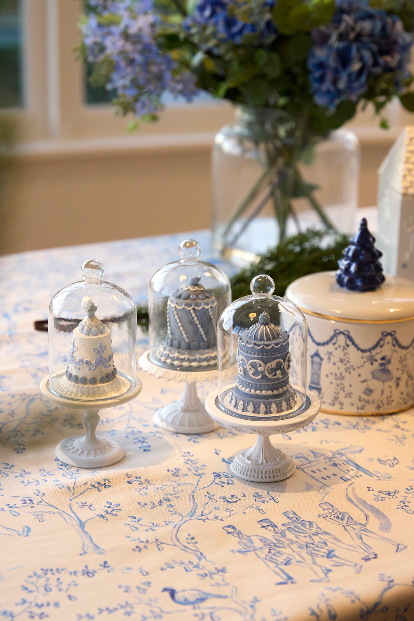 FROSTY BLUE PIPED CAKE CLOCHE