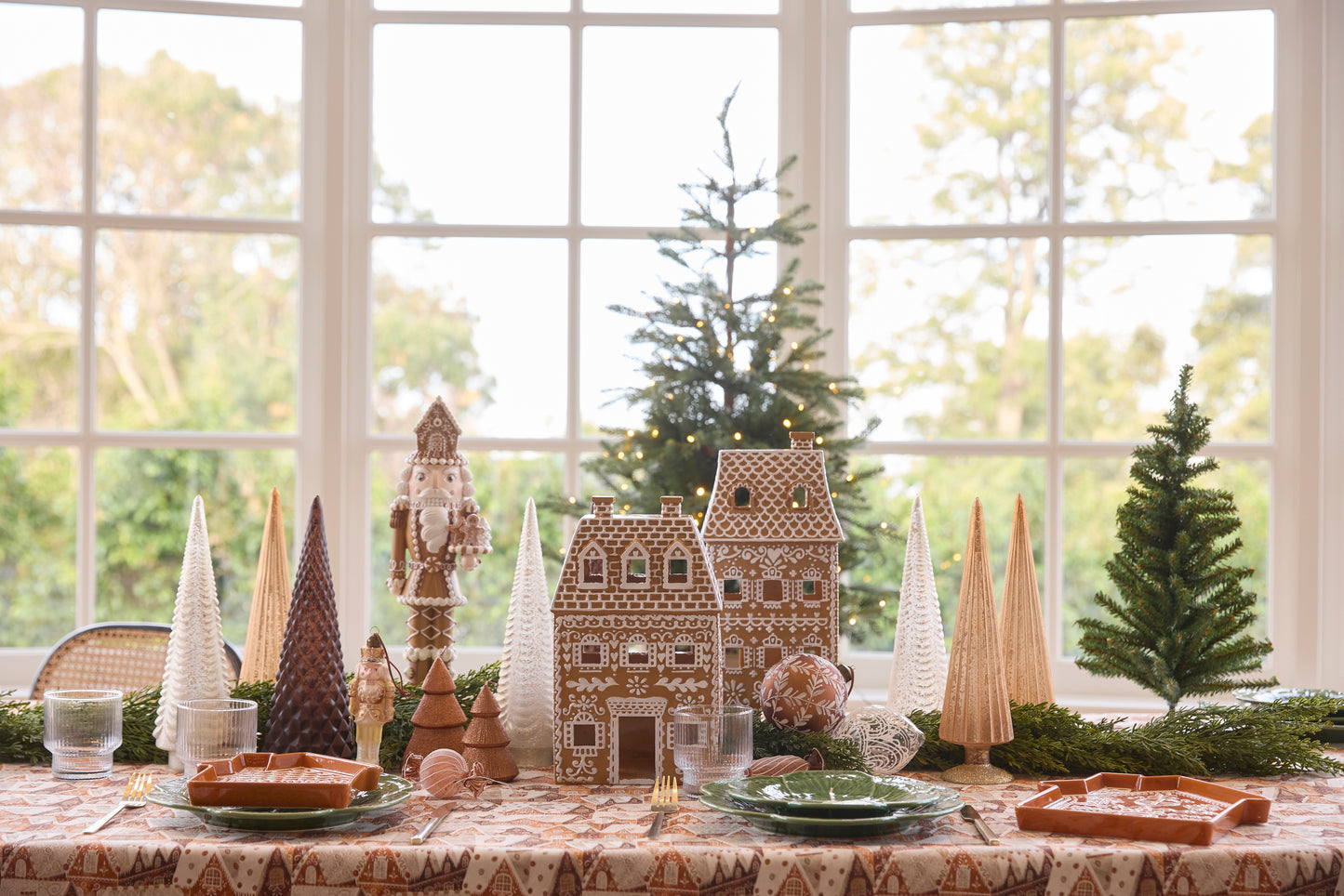 GINGERBREAD SPICE COTTON TABLE RUNNER