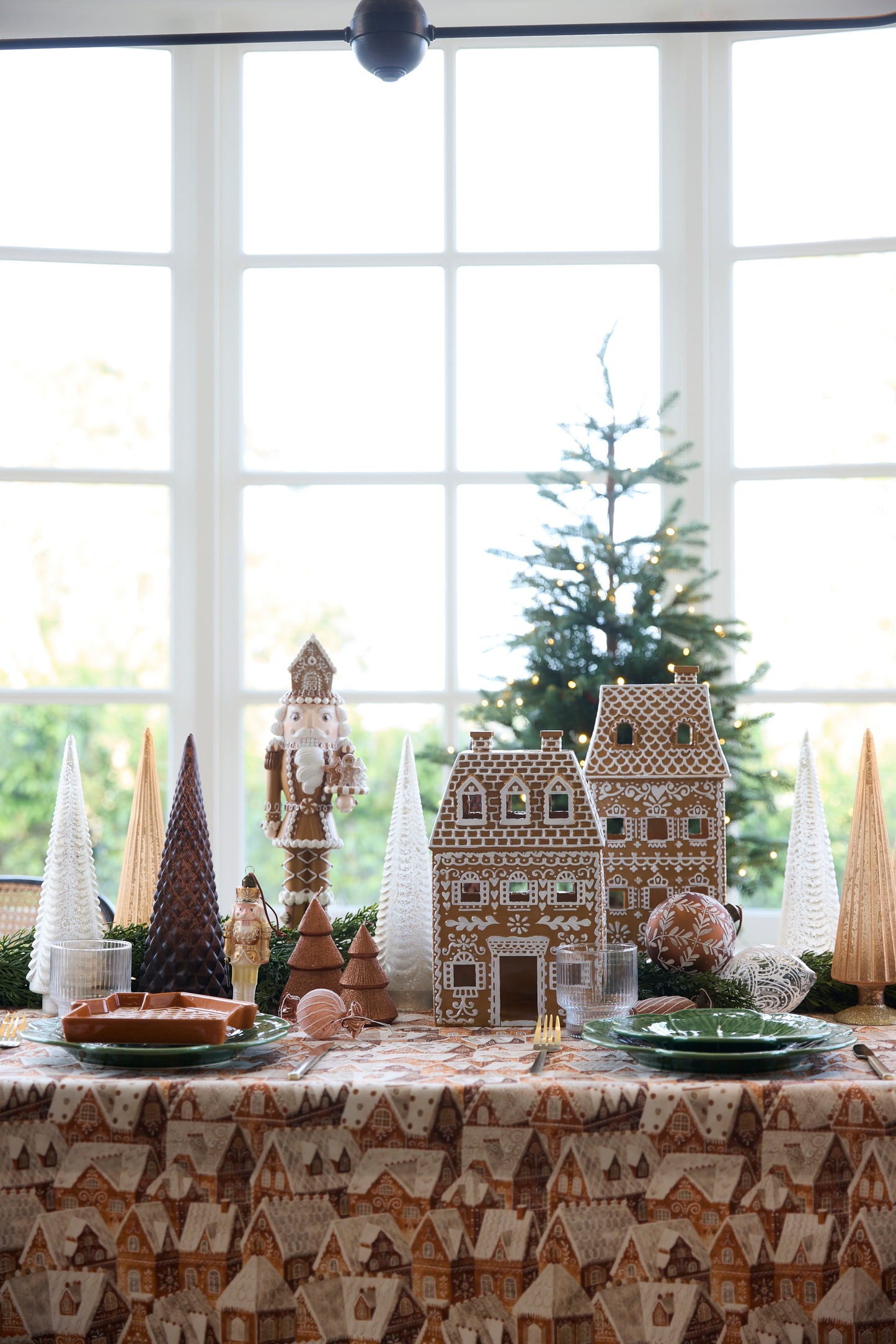IVORY PLEATED TABLE TOP TREE