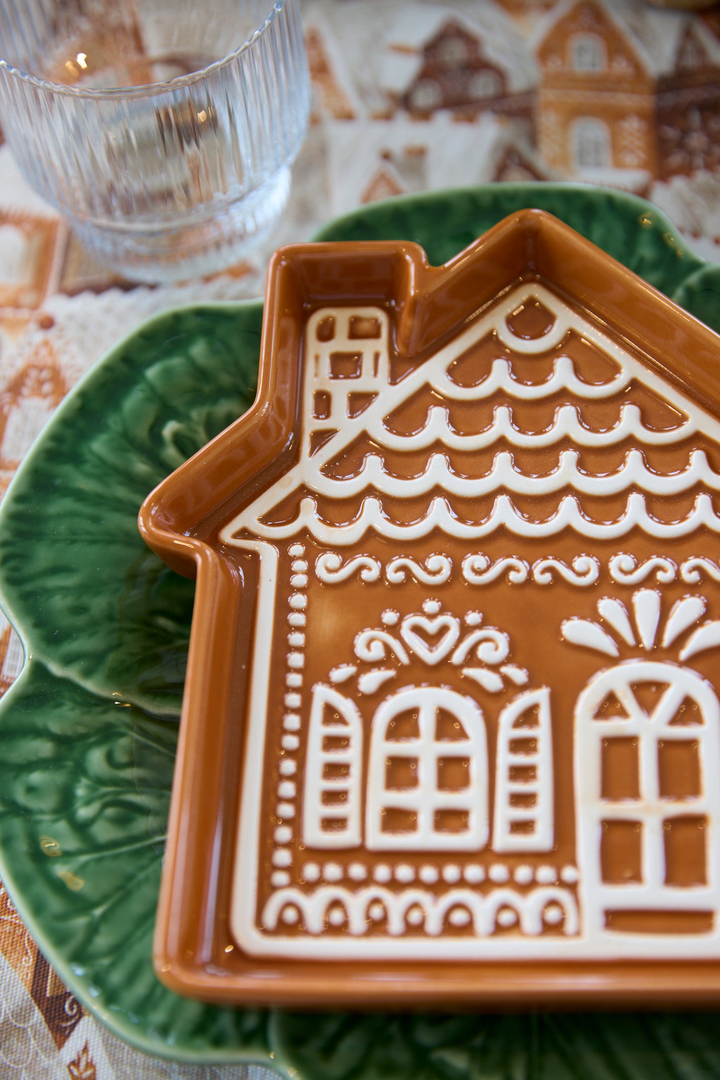 GINGERBREAD HOUSE PLATE