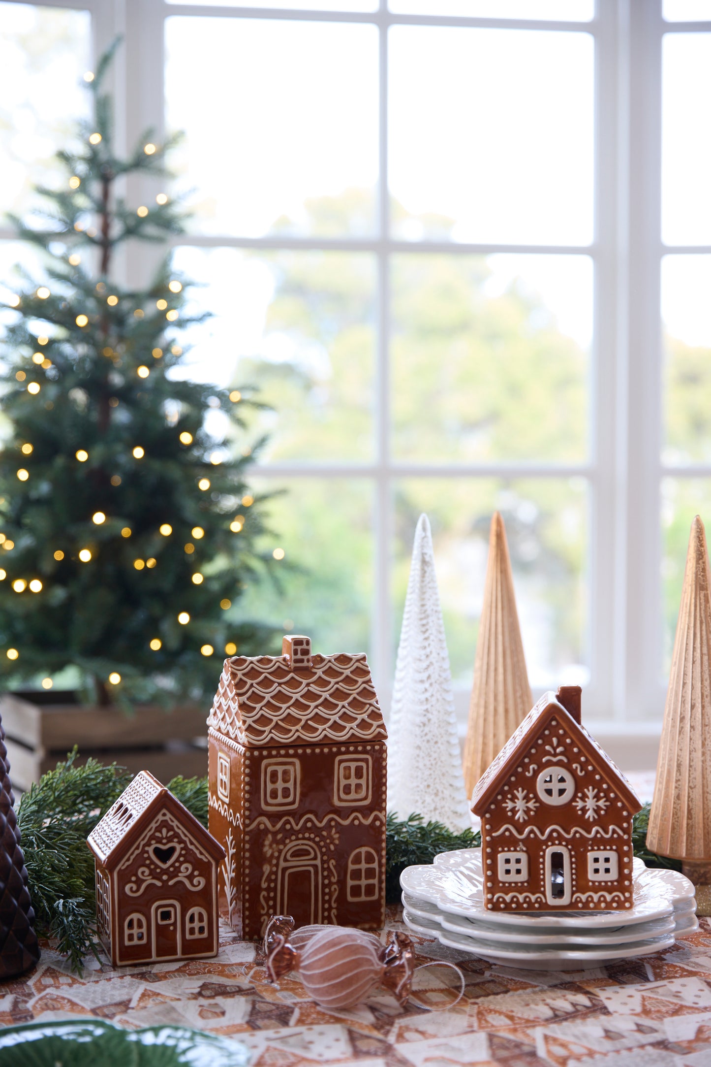 LED CERAMIC GINGERBREAD COTTAGE