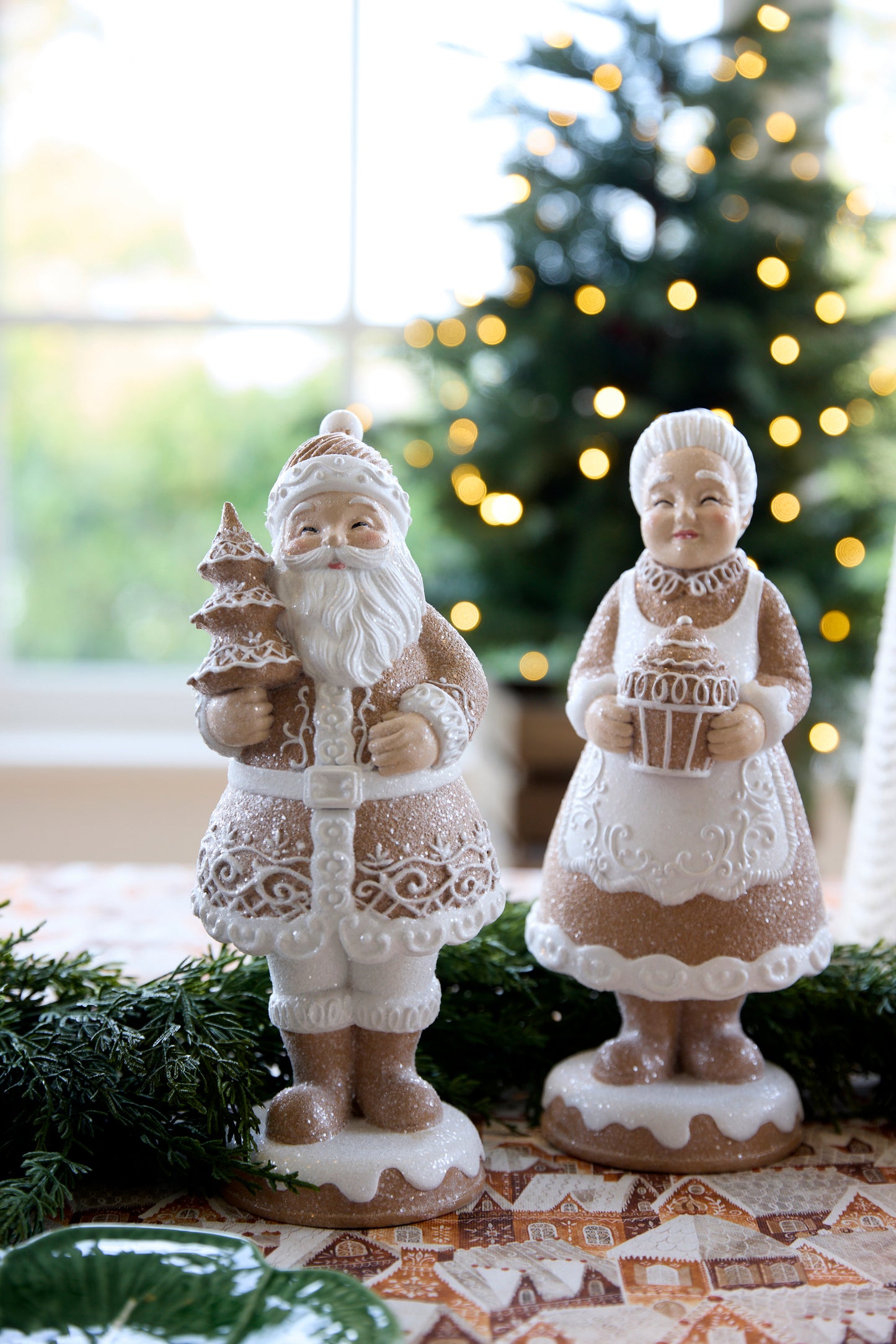 PIPED GINGERBREAD MRS CLAUS WITH CAKE