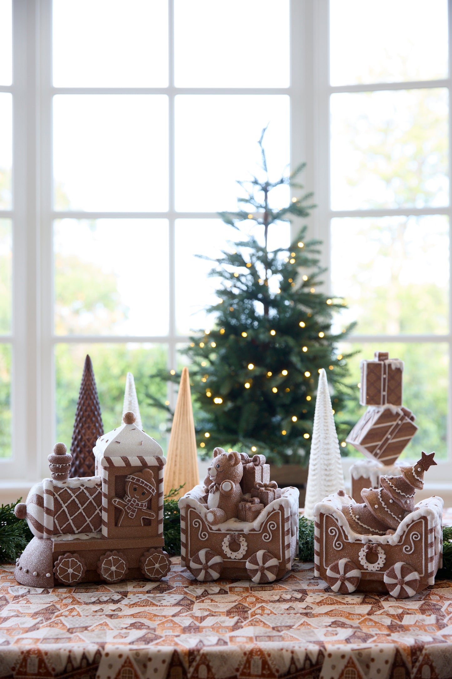 62 CM PIPED GINGERBREAD TRAIN