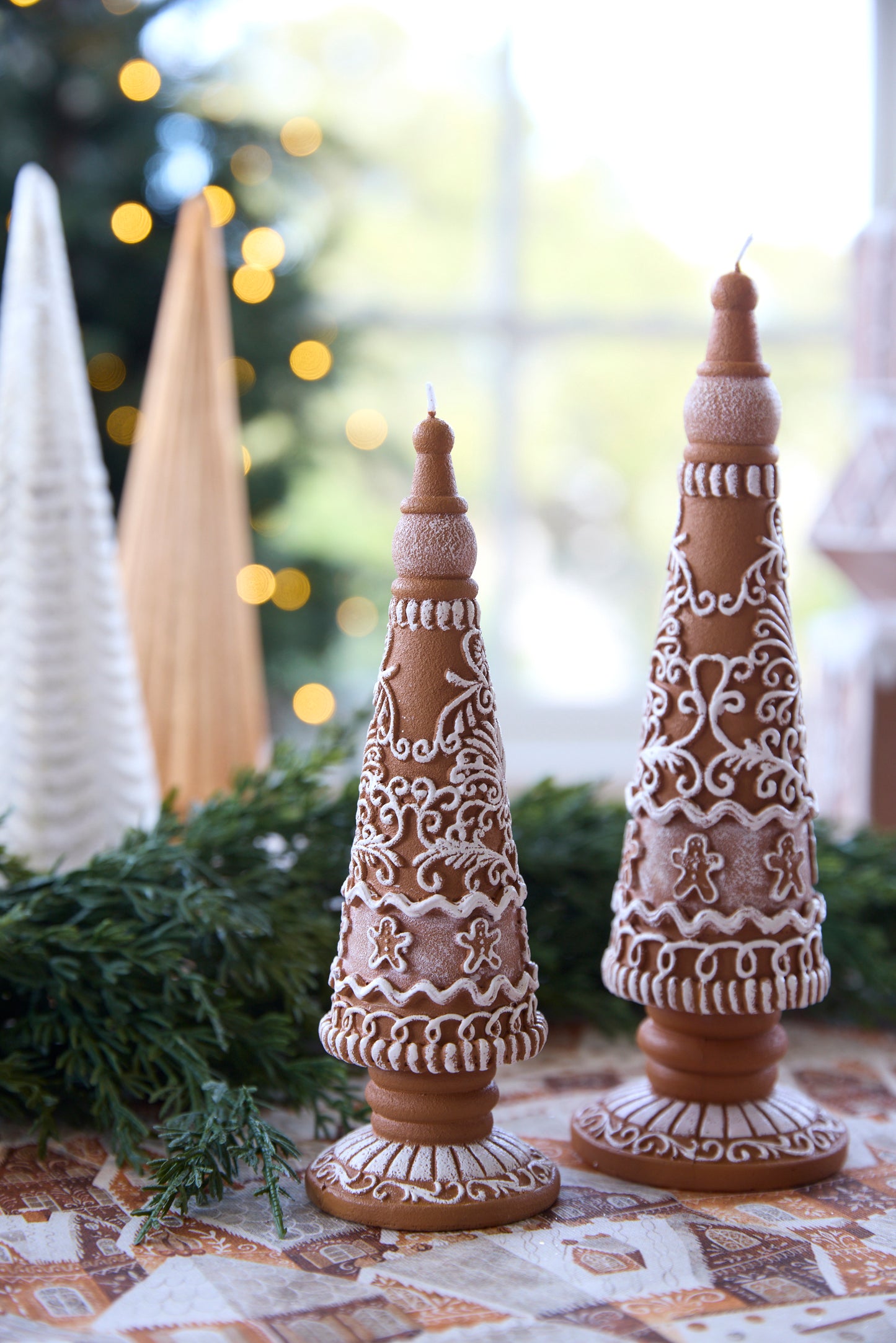 21.5 CM EMBOSSED GINGERBREAD CANDLE