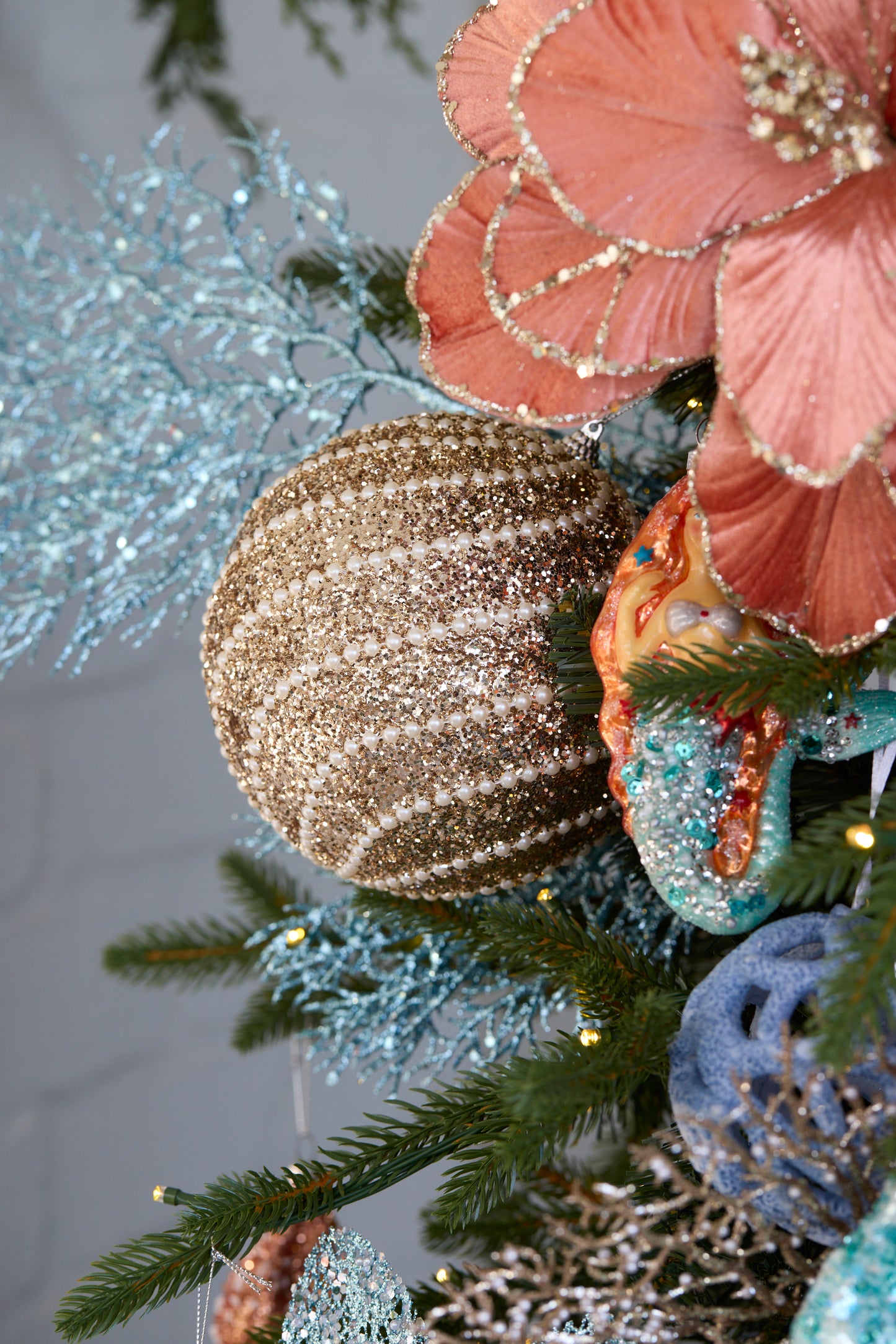 CHAMPAGNE PEARL SWIRL BAUBLE