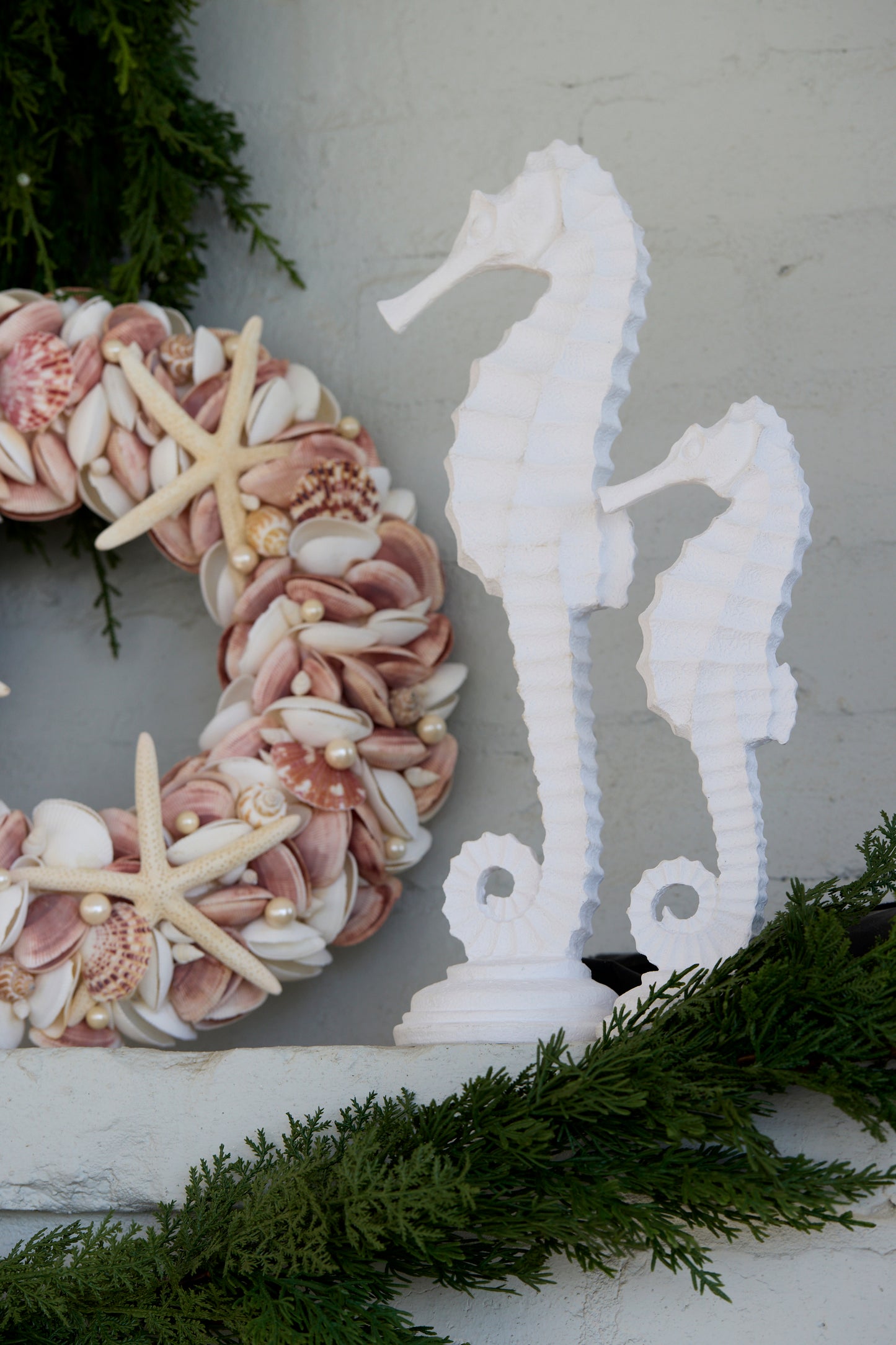 LARGE WHITE SEAHORSE