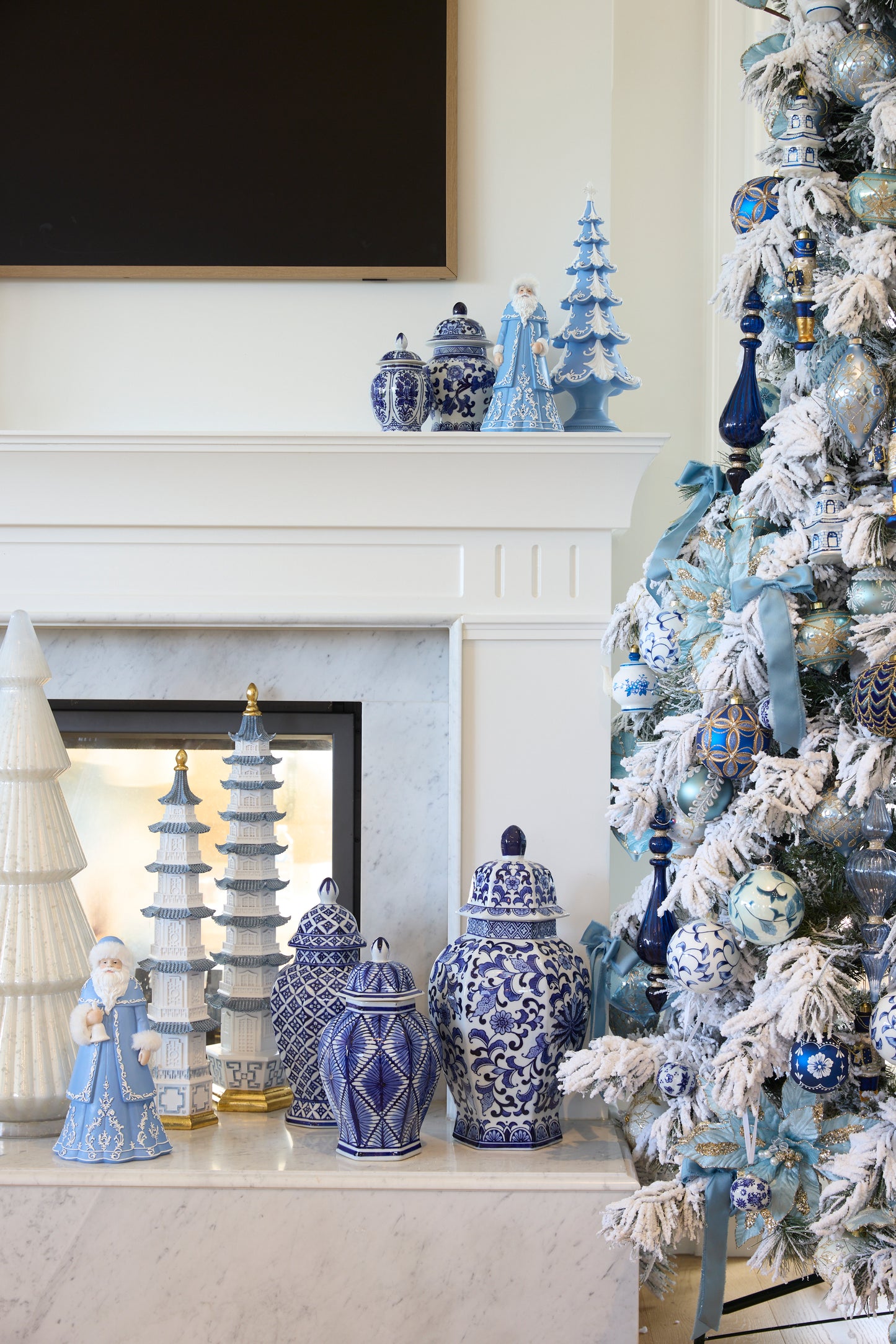 BLUE AND WHITE PAGODA HANGING