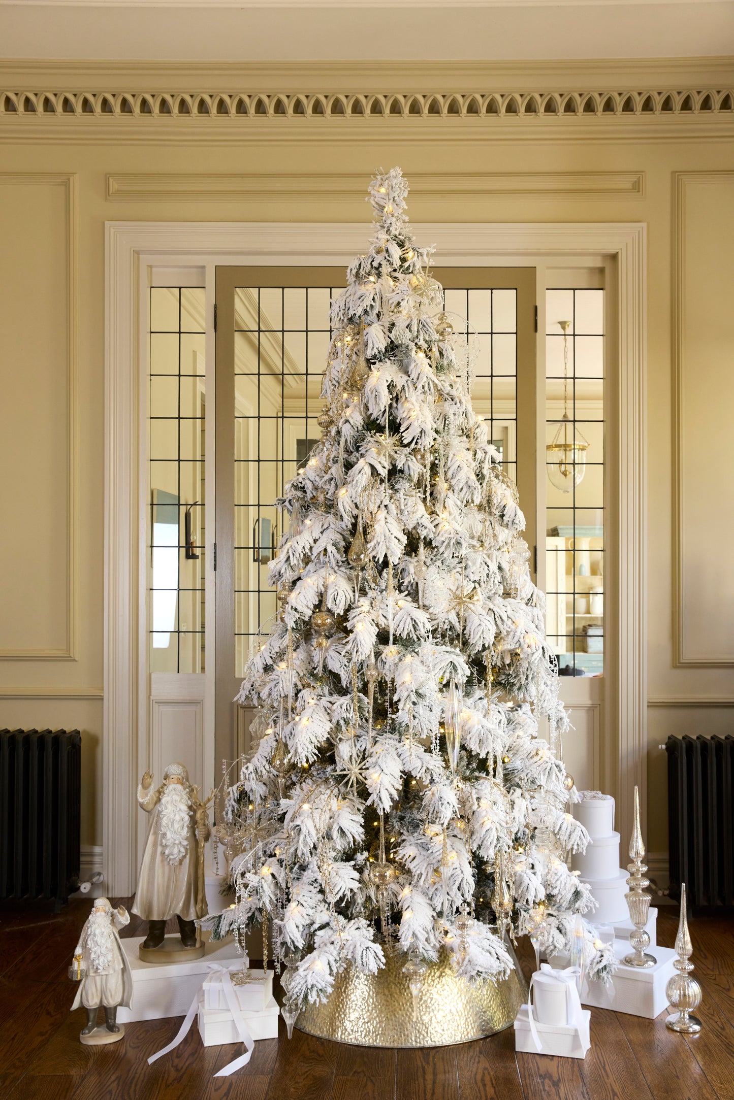 9 Ft Winter Fir Snow Tree - 650 Led