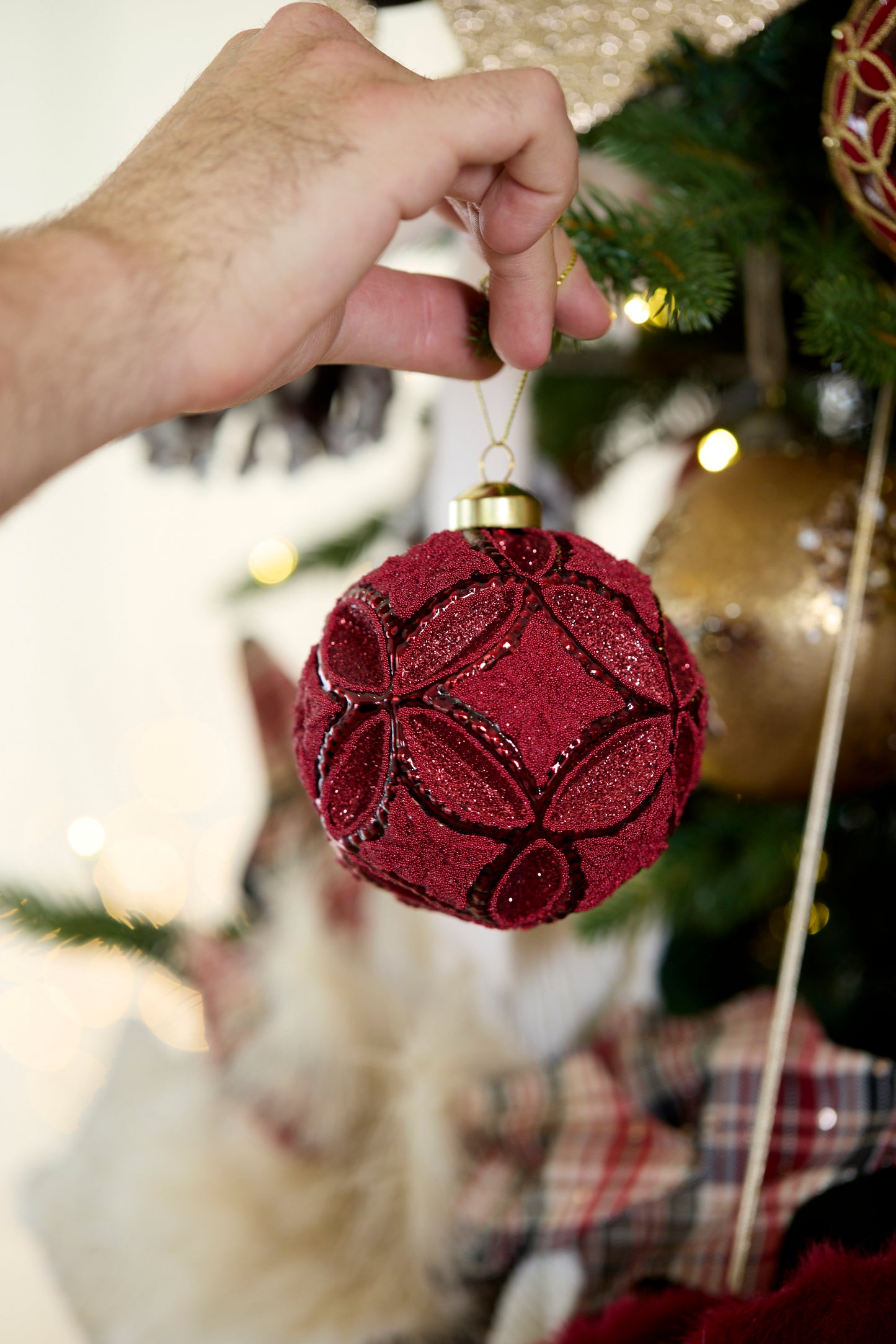 VINTAGE BURGUNDY DIAMOND CUT BAUBLE