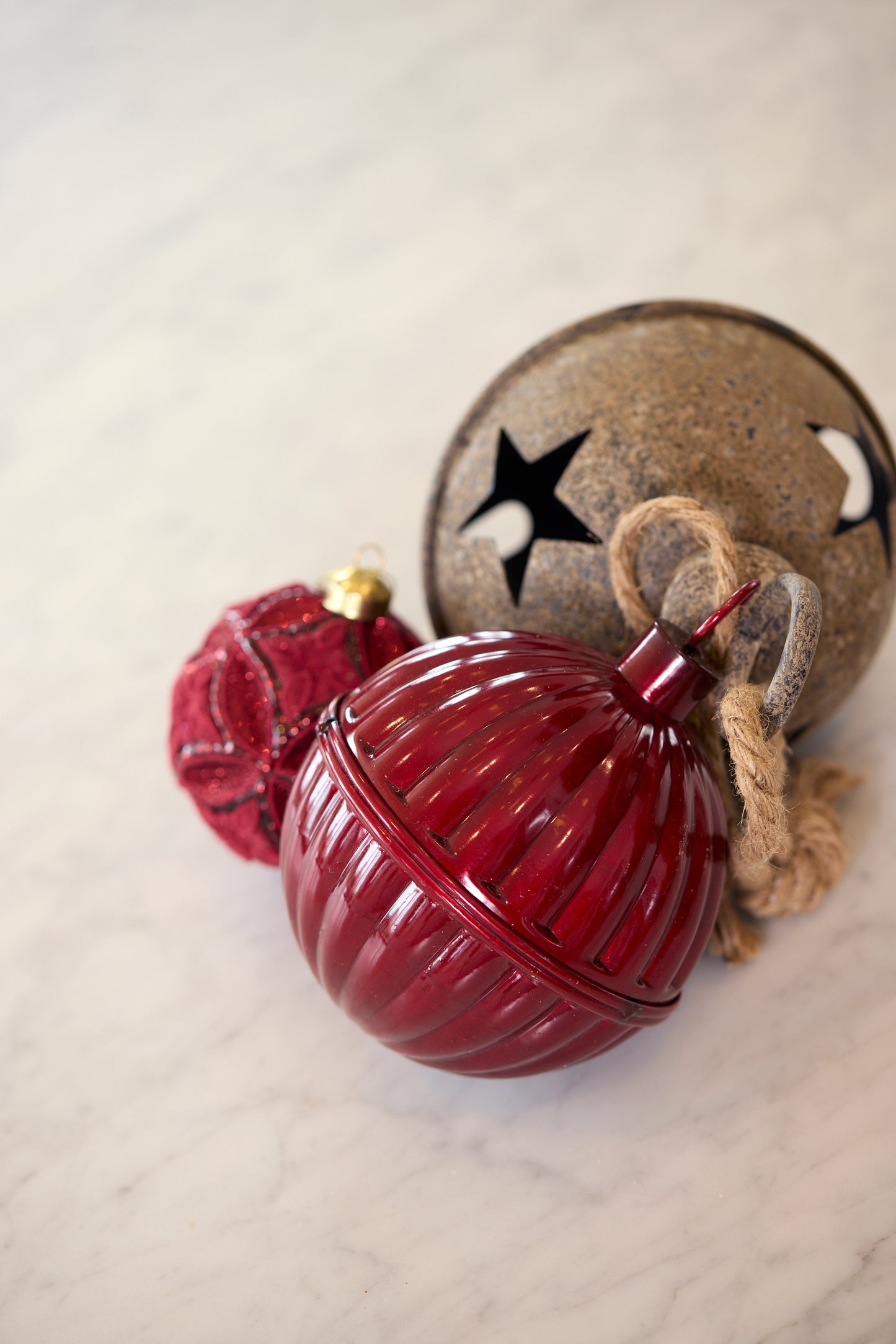 12 CM RIBBED BURGUNDY BELL