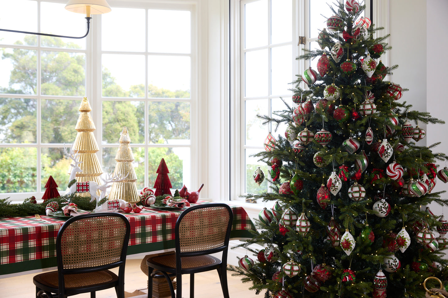 TRADITIONAL TARTAN TABLECLOTH