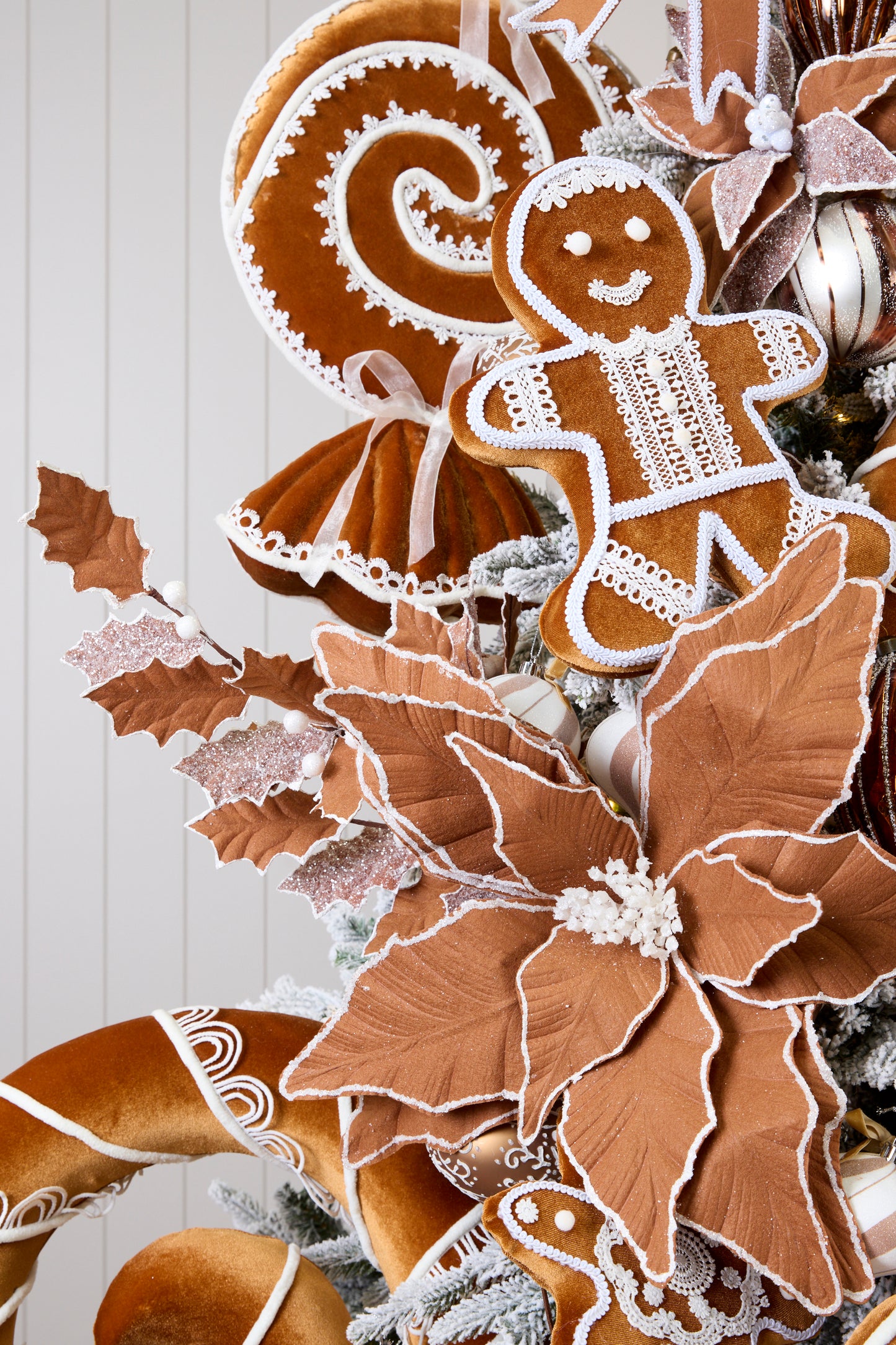 GINGERBREAD ORNAMENT PACKAGE - 5.5FT / 6FT