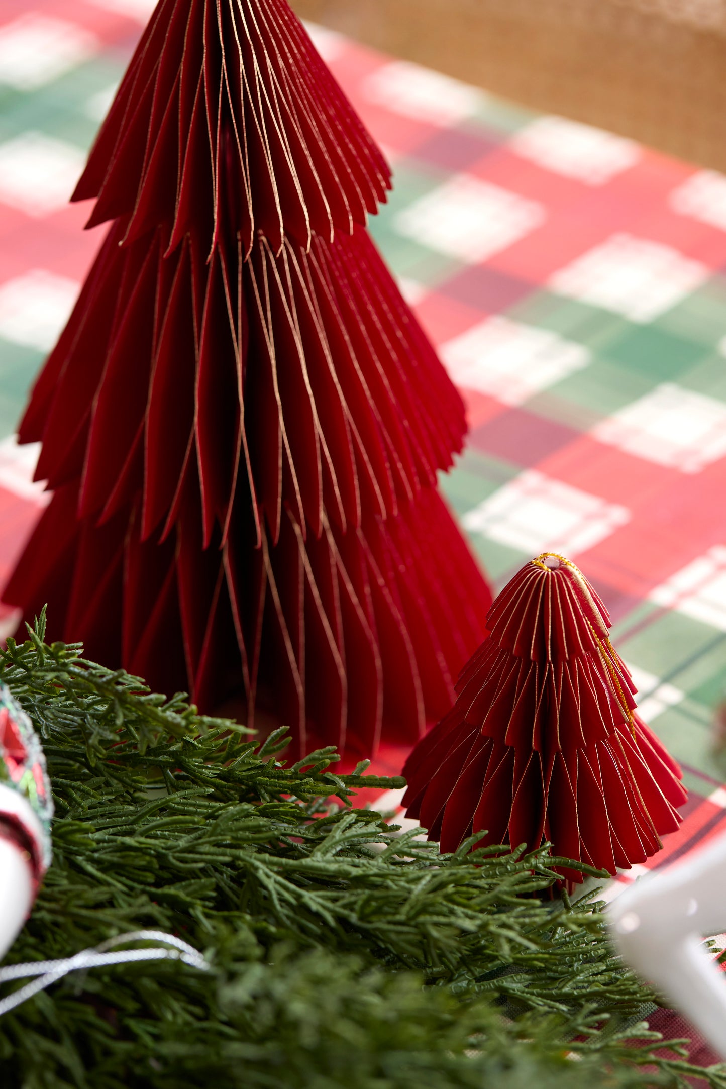 RED SHORT TABLE TOP PAPER TREE