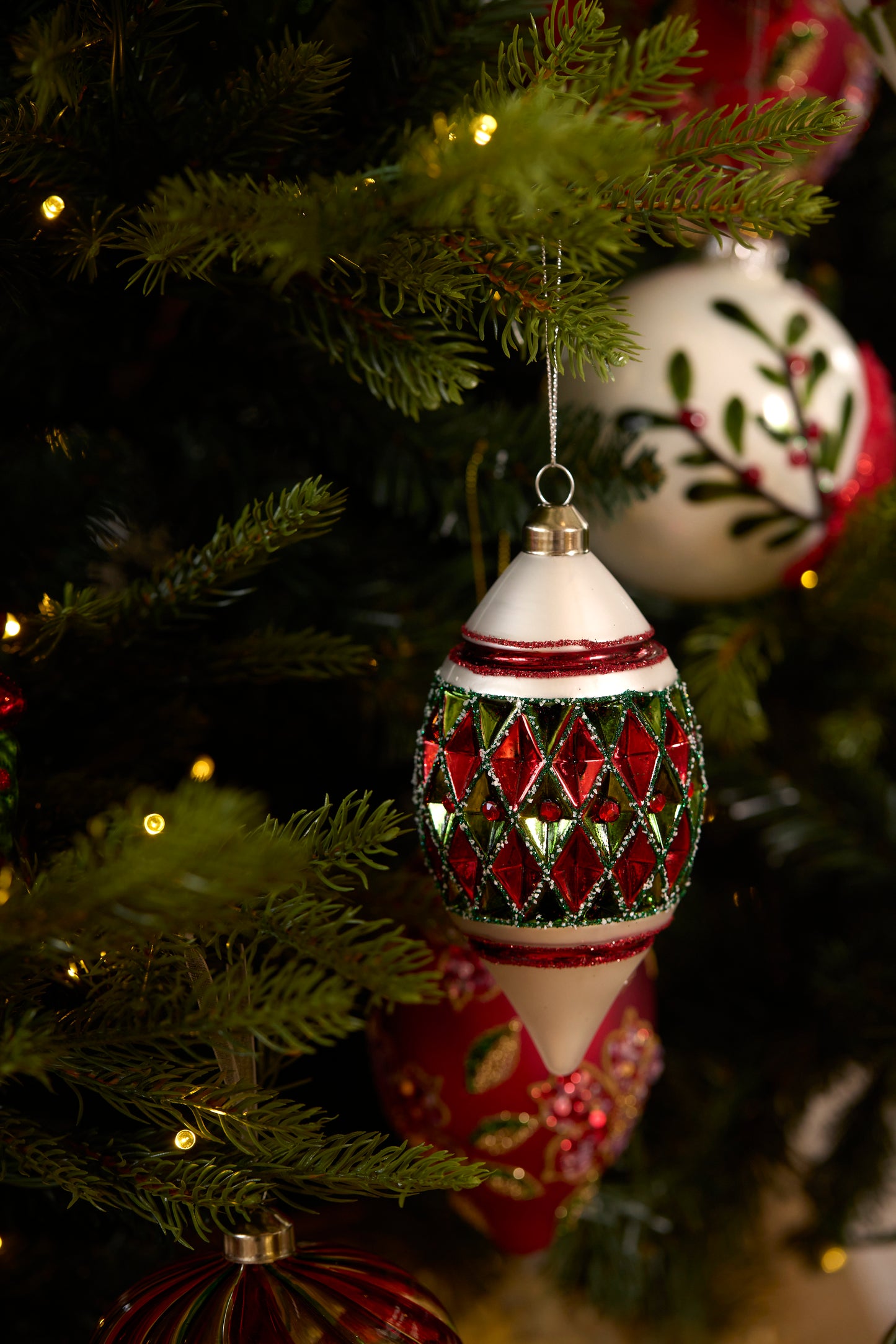 FROSTED RED AND GREEN QUILT DROP BAUBLE