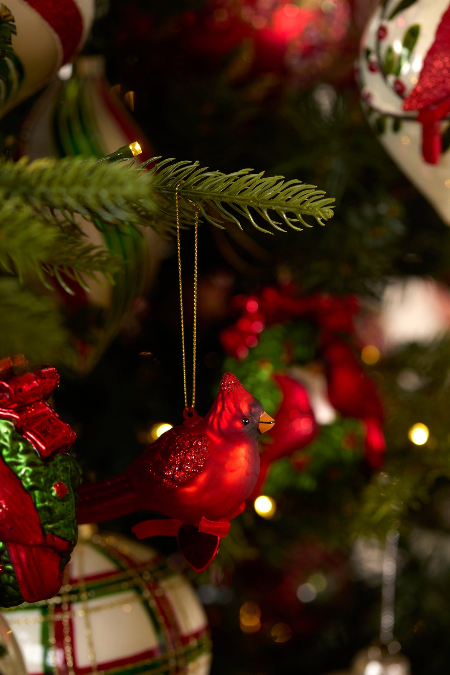 GLASS RED CARDINAL HANGING