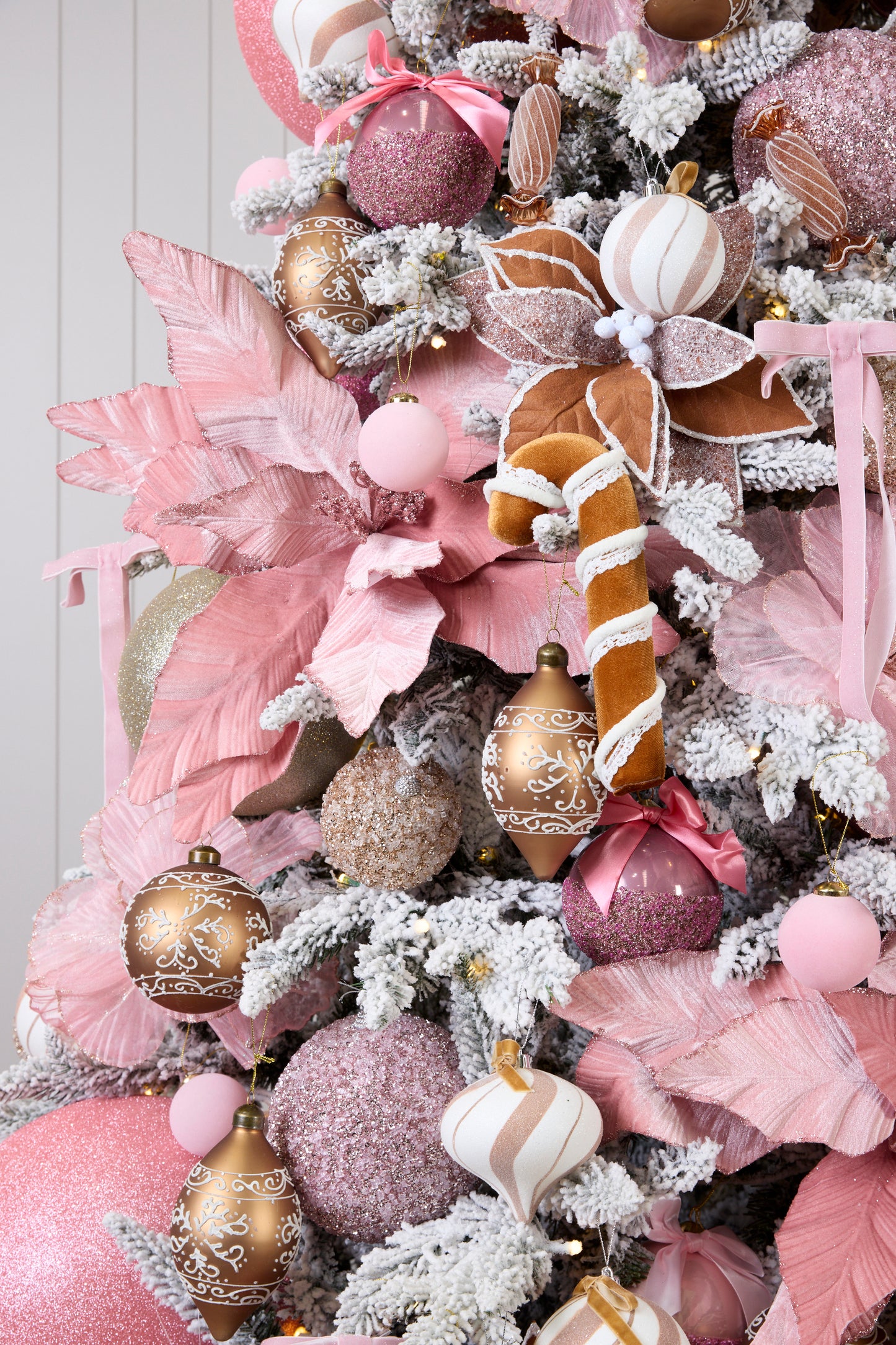 PASTEL GINGERBREAD ORNAMENT PACKAGE - 7.5FT / 8FT
