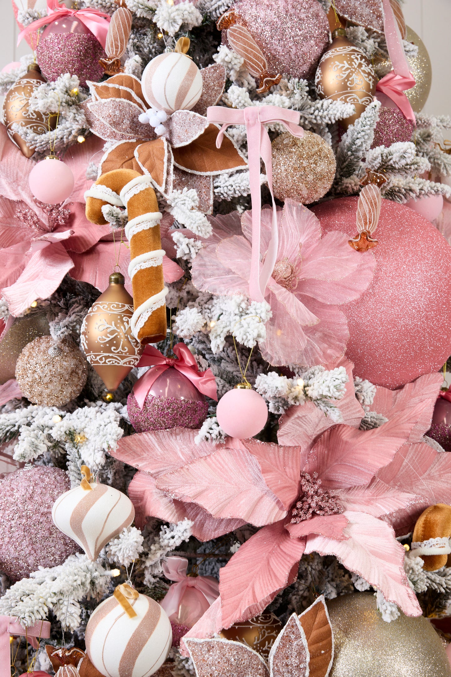 PASTEL GINGERBREAD ORNAMENT PACKAGE - 5.5FT / 6FT