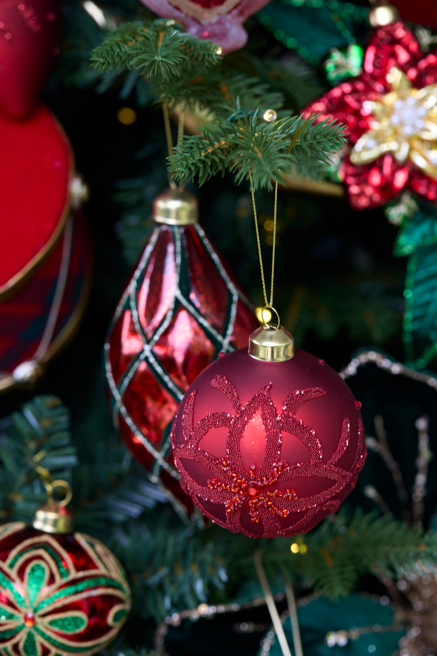 RED EMBELLISHED BEAD BAUBLE