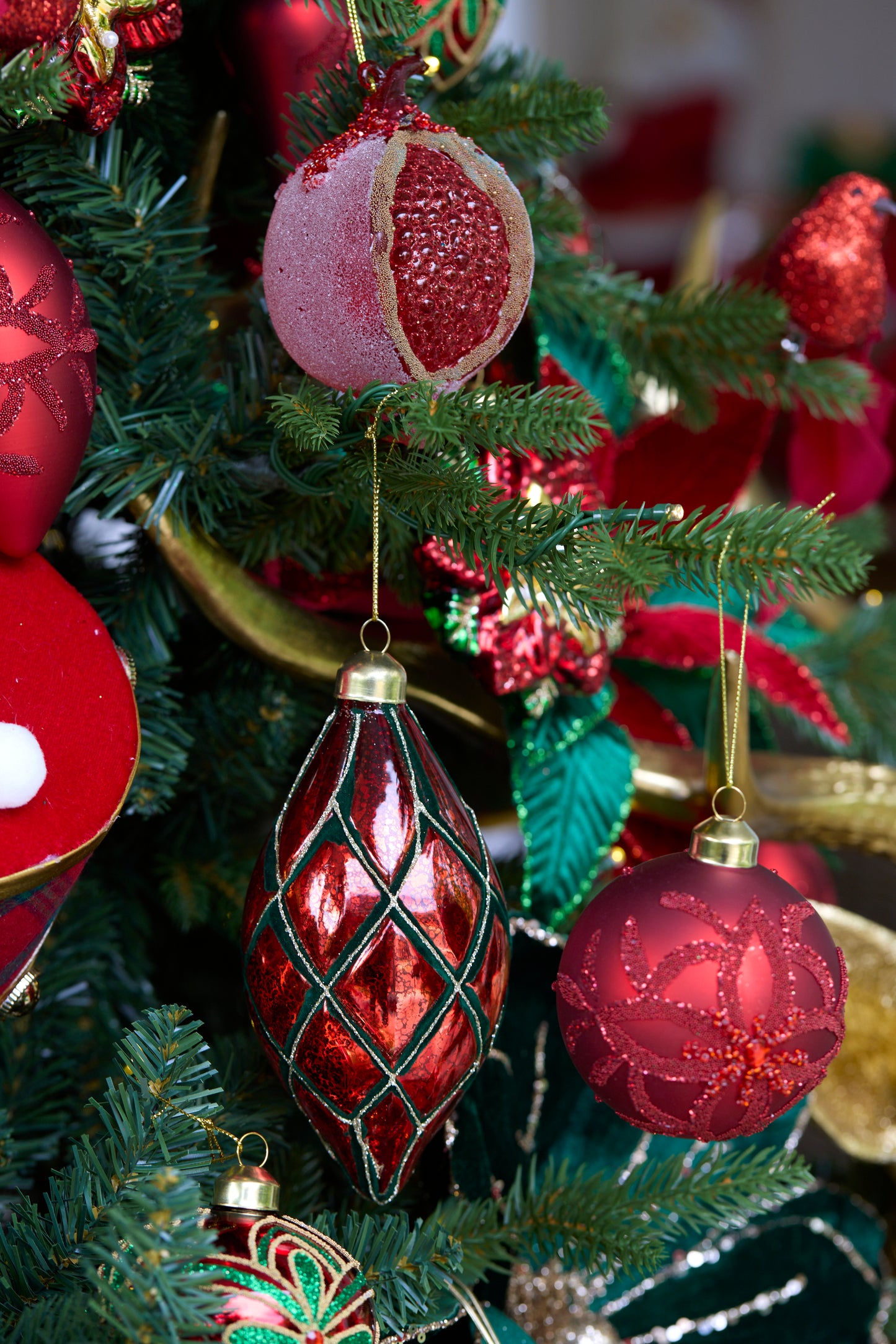 RED AND GREEN QUILTED DROP BAUBLE