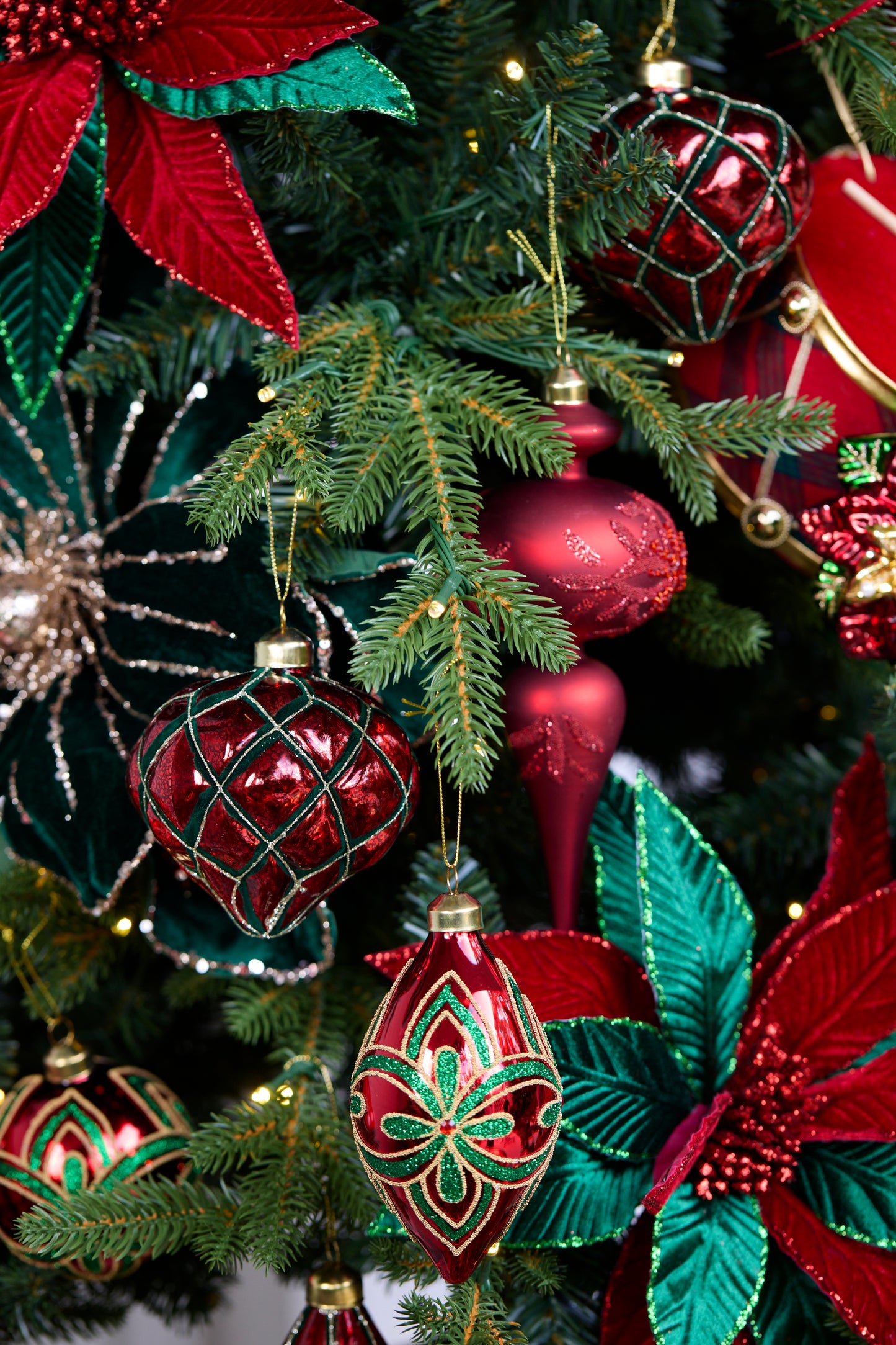 RED AND GREEN QUILTED ONION BAUBLE
