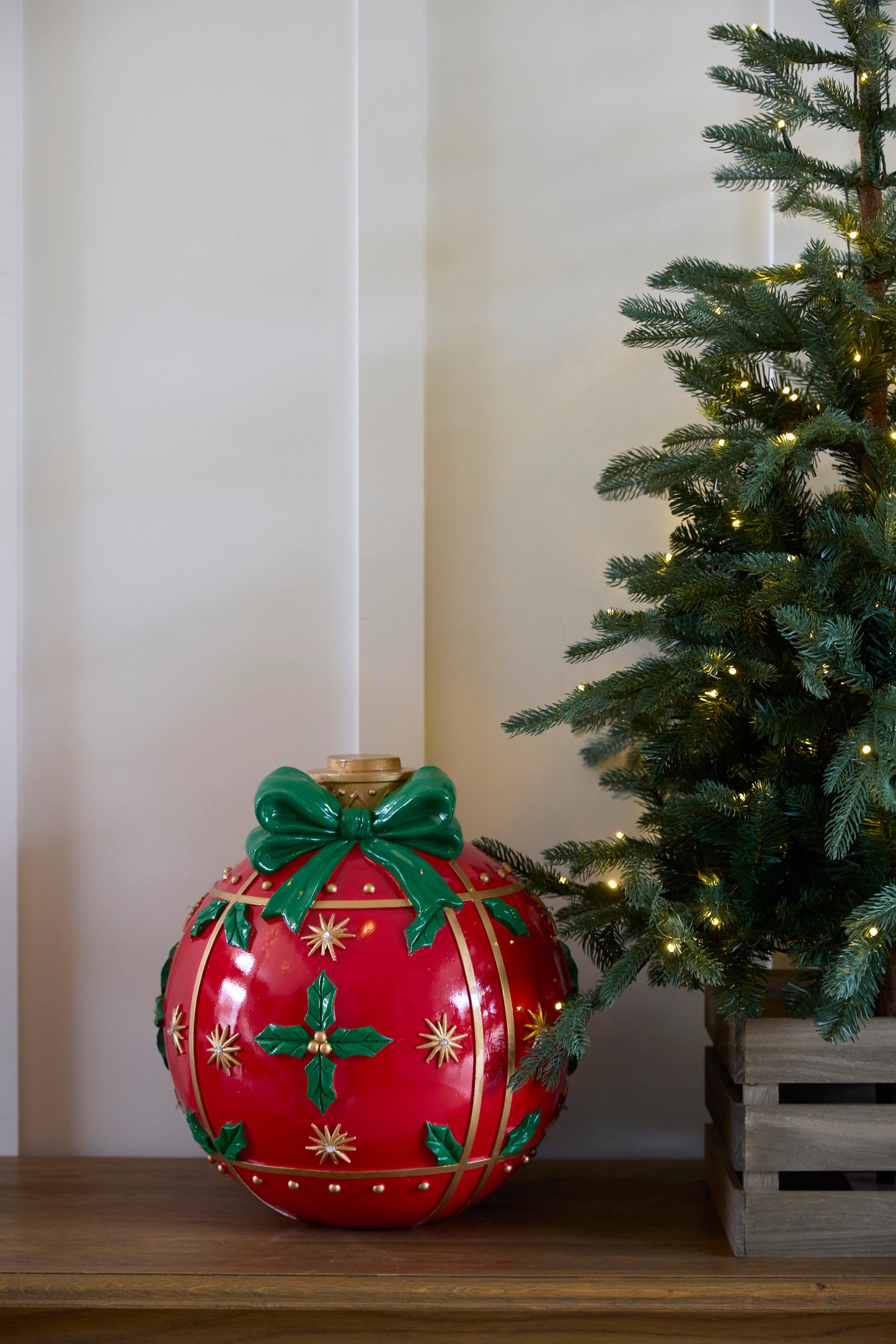 42 CM LUXE TRADITIONAL LED BAUBLE DECOR