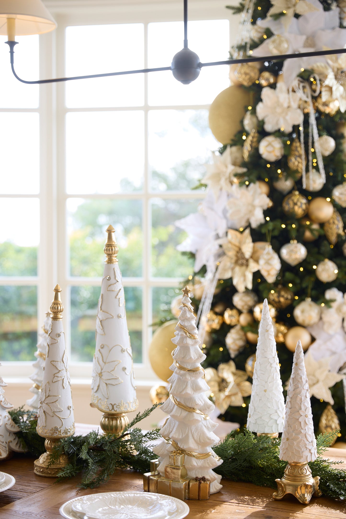 49.5 CM CLASSICAL TREE WITH GIFTS