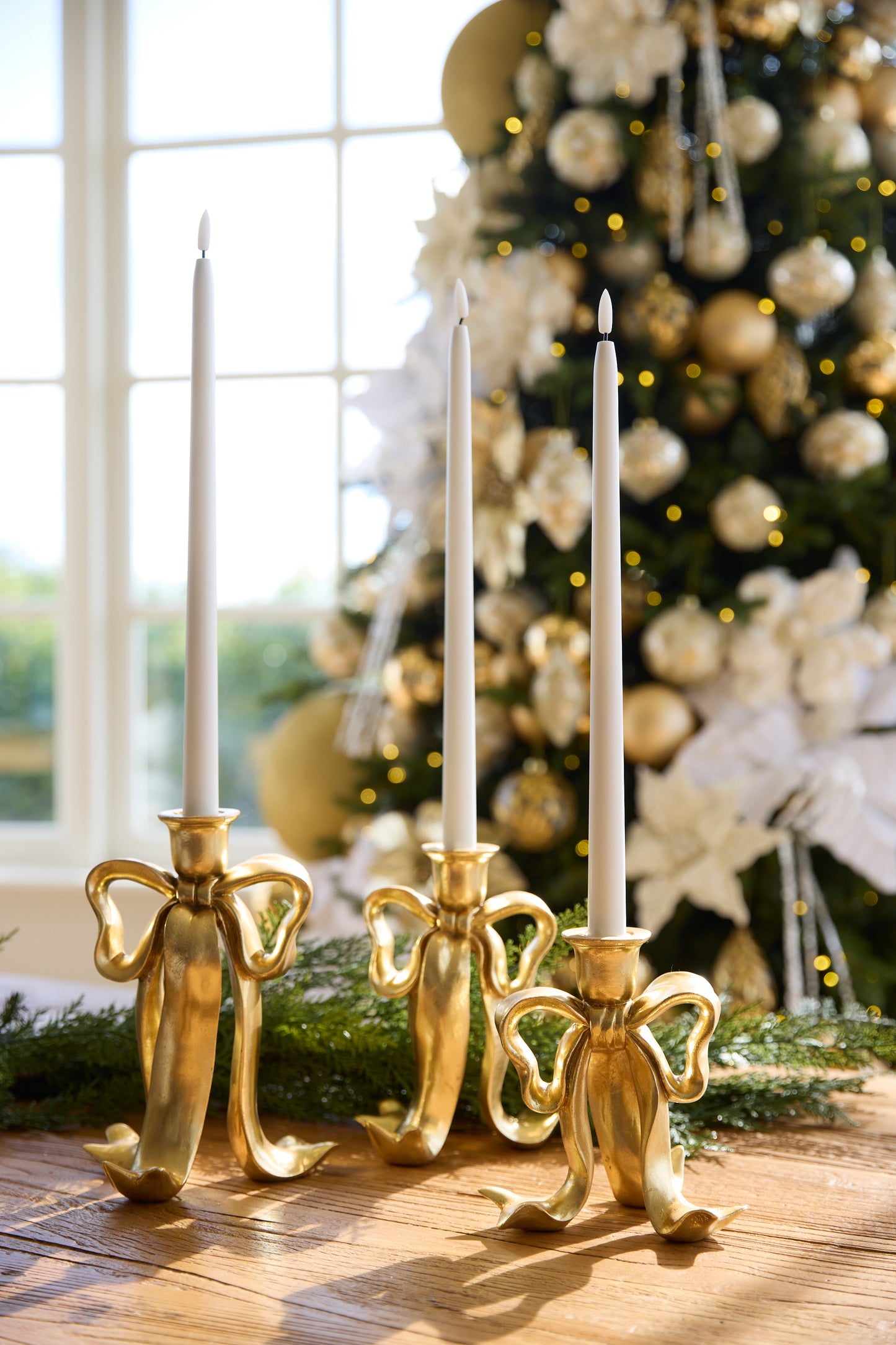 17 CM GILDED BOW CANDLE HOLDER