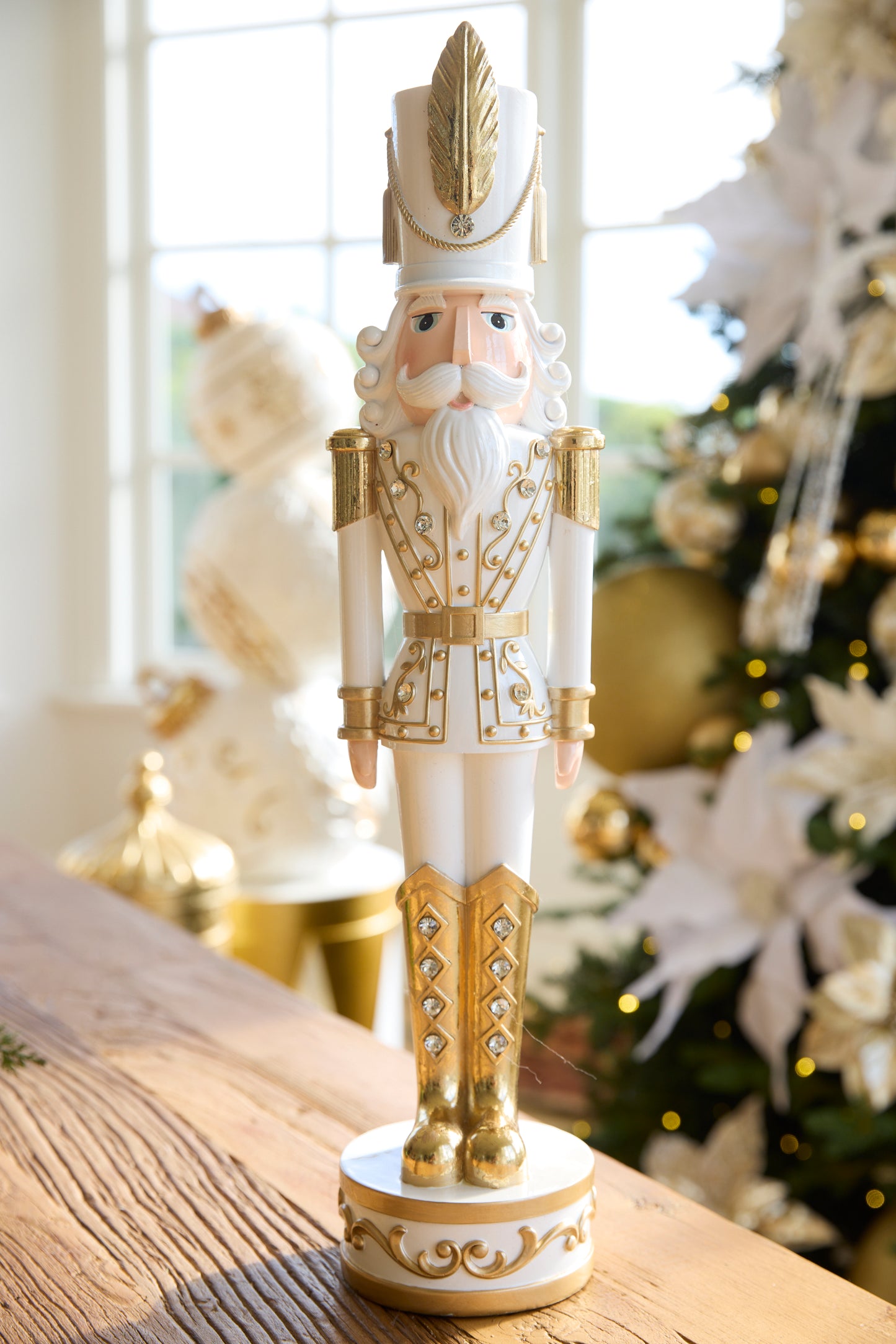 55 CM WHITE AND GOLD JEWEL NUTCRACKER