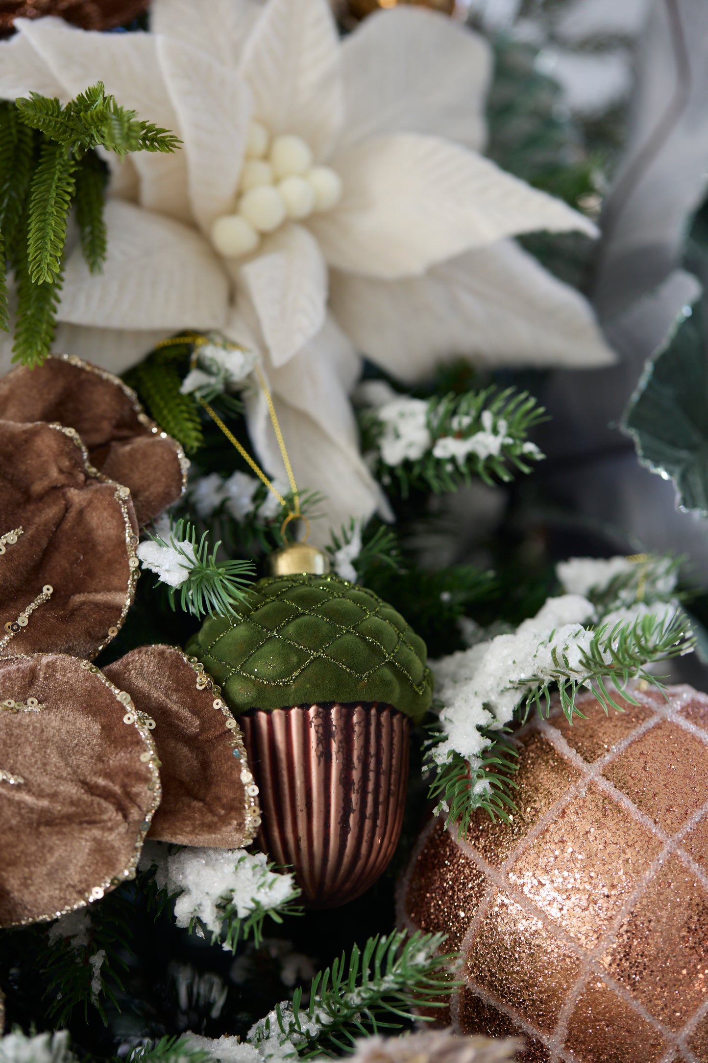 VELVET TOPPED ACORN BAUBLE